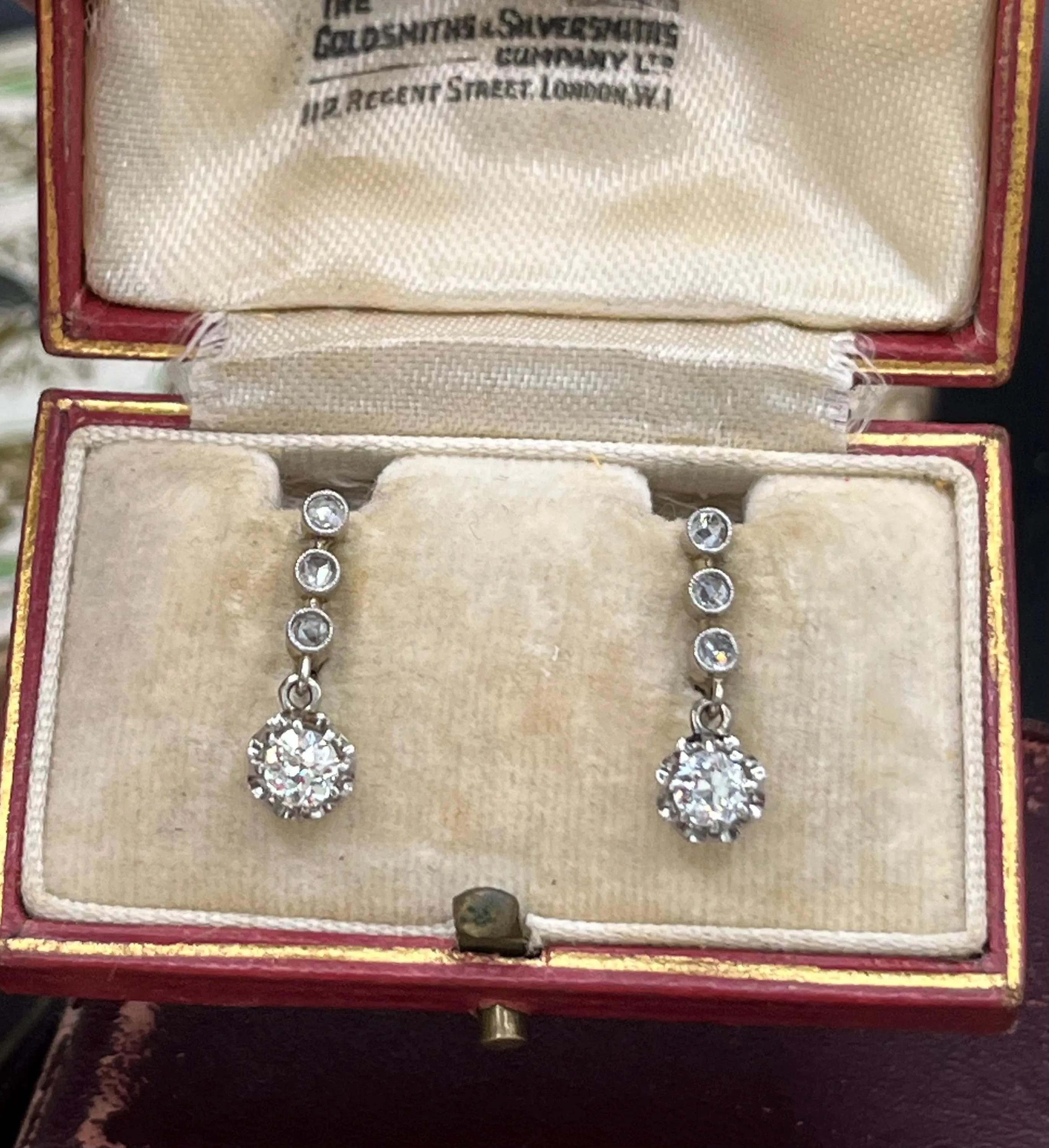 Antique French gestempelt 18ct White Gold Diamond Drop Ohrringe CIRCA 1920 im Angebot 1