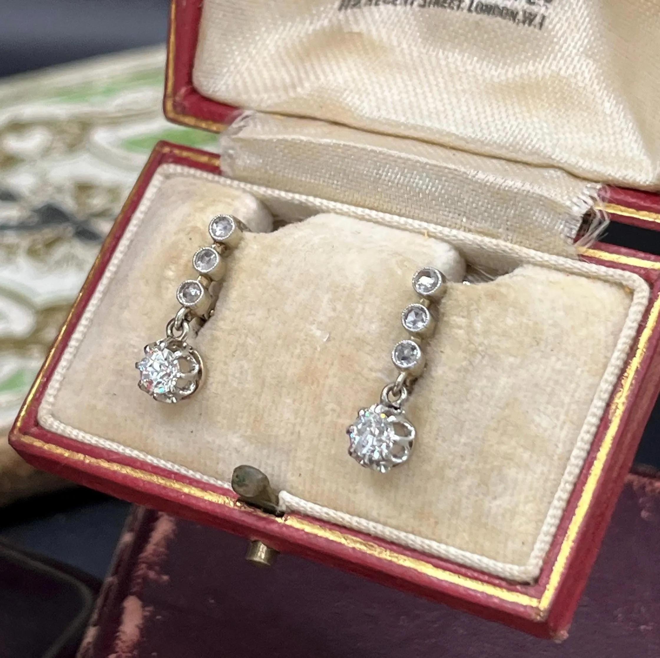Antique French gestempelt 18ct White Gold Diamond Drop Ohrringe CIRCA 1920 im Angebot 3