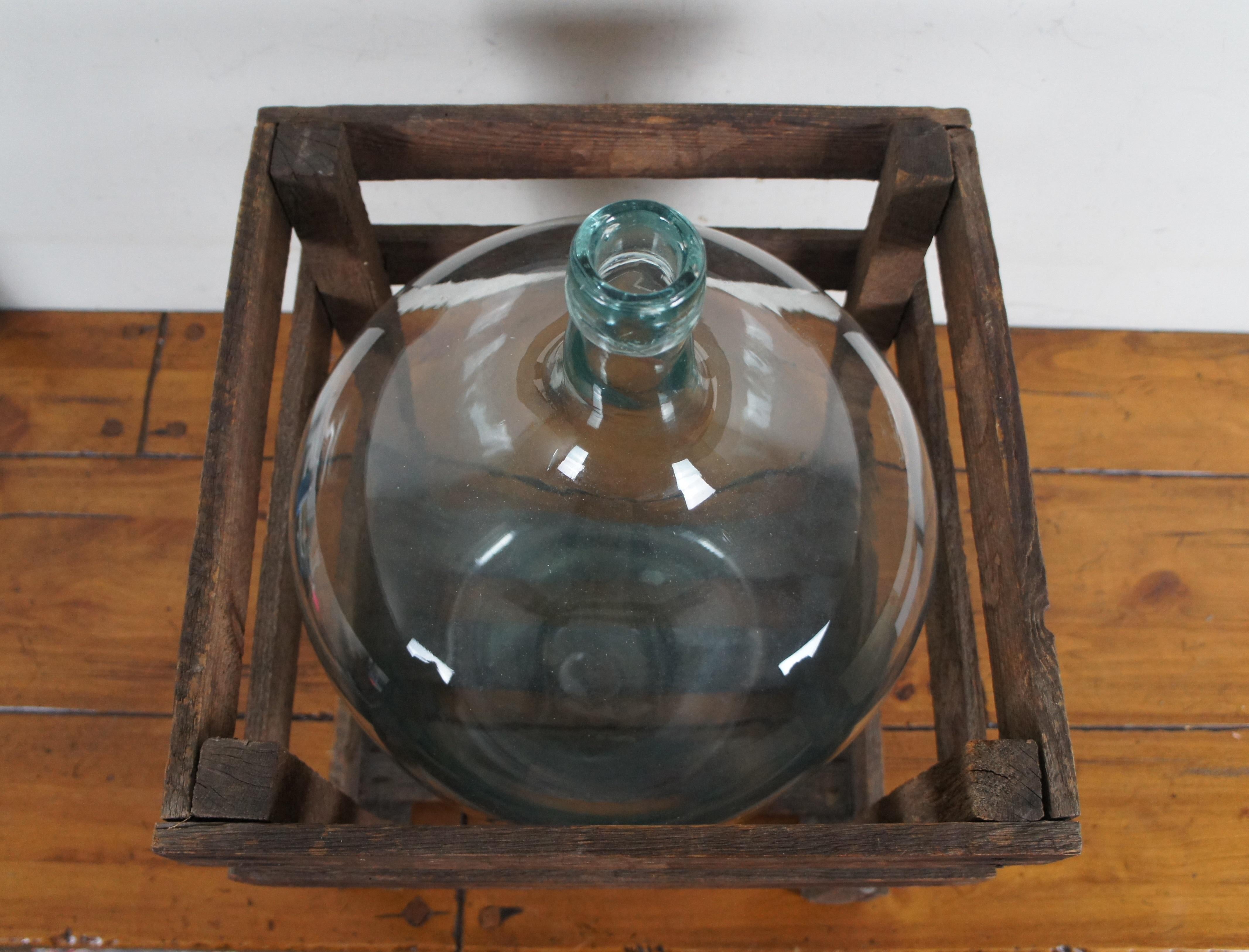 Antike französische mundgeblasene Demijohn-Weinflaschenflasche/ Krug aus Glas und Holz, Demijohn, 22