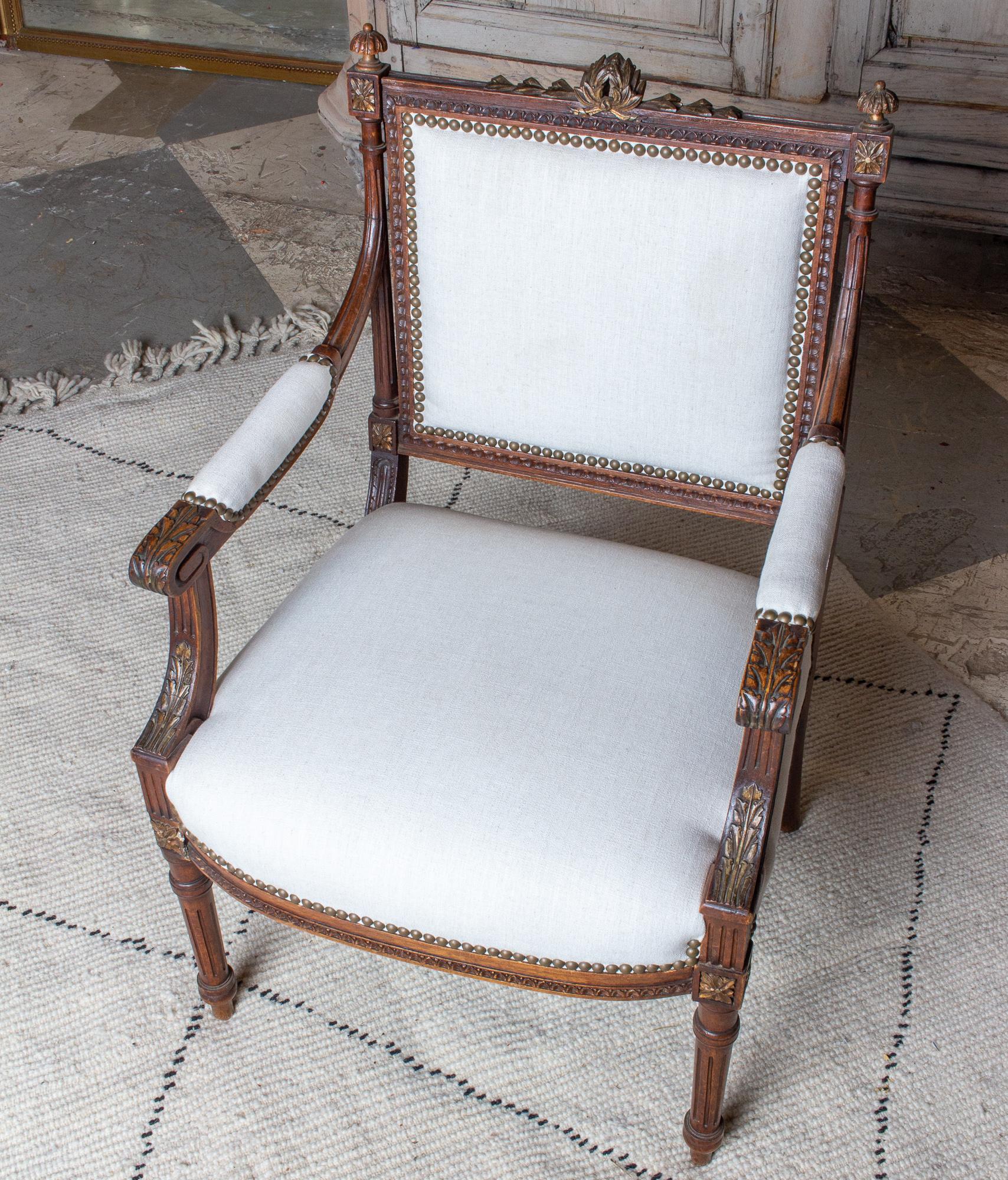 Antique French Hand-Carved Louis XVI Armchairs with Gilt Details in Linen 2