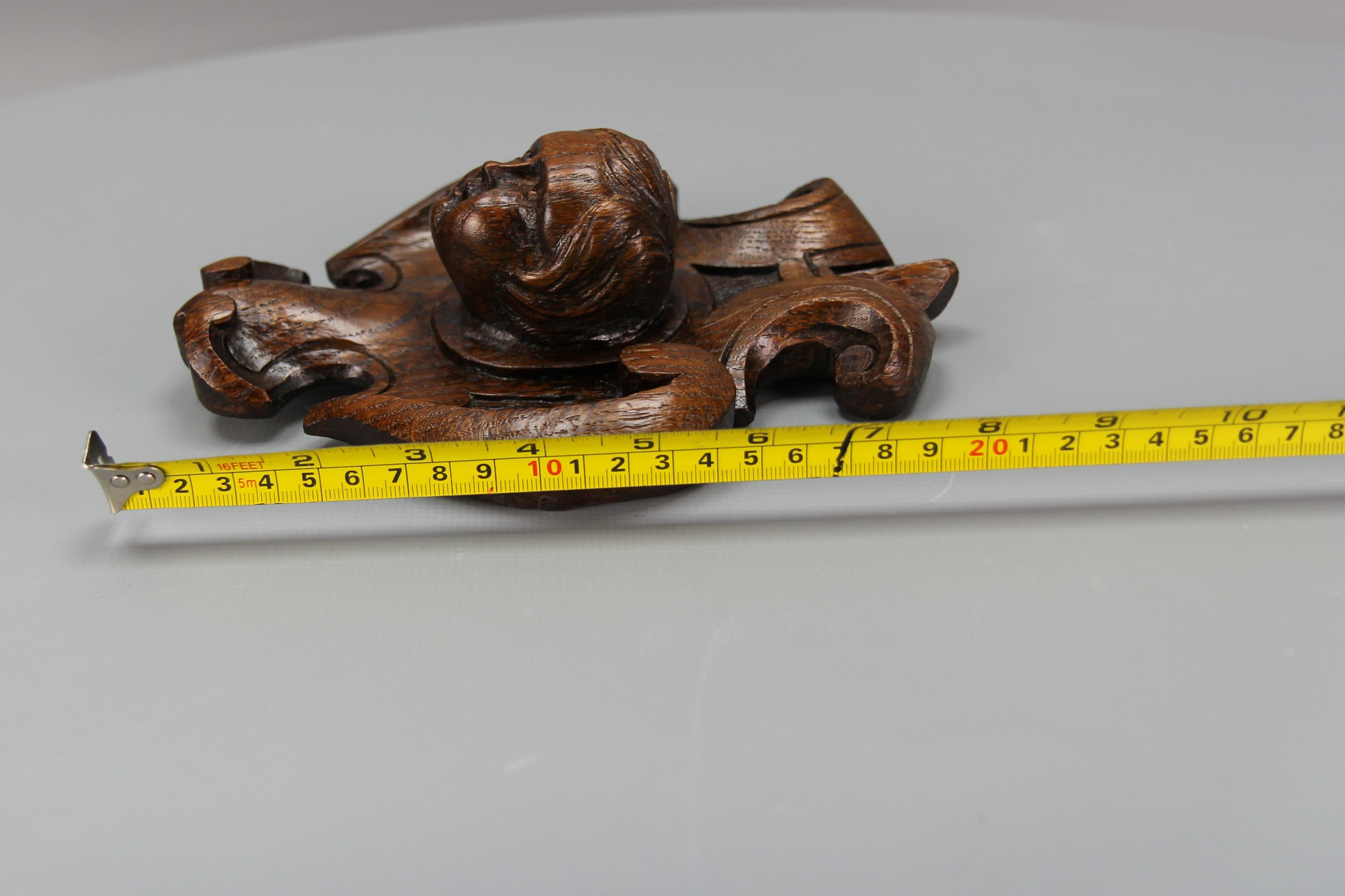Antique French Hand-Carved Oak Wood Wall Plaque with Cherub's Head, ca. 1900 For Sale 10
