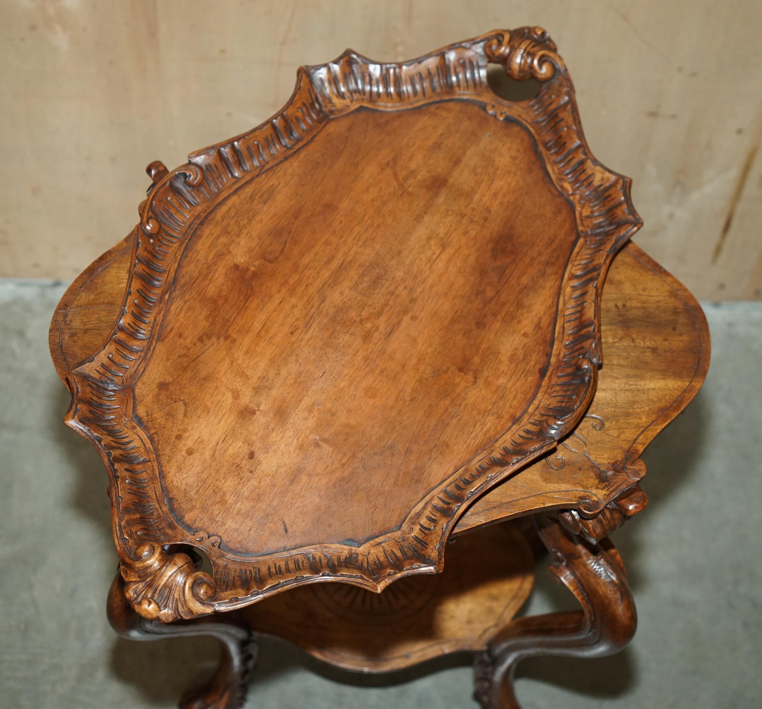 TABLE ANTiQUE FRANÇAISE CARCTIONNÉE À LA MAIN EN SOIE AUTHENTIQUE AVEC TRAY DE ServiTION TRAY amovible en vente 2