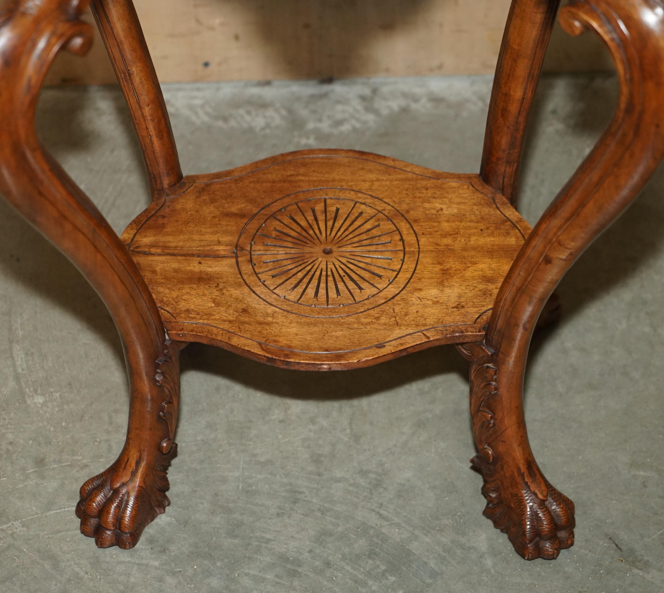 TABLE ANTiQUE FRANÇAISE CARCTIONNÉE À LA MAIN EN SOIE AUTHENTIQUE AVEC TRAY DE ServiTION TRAY amovible en vente 5