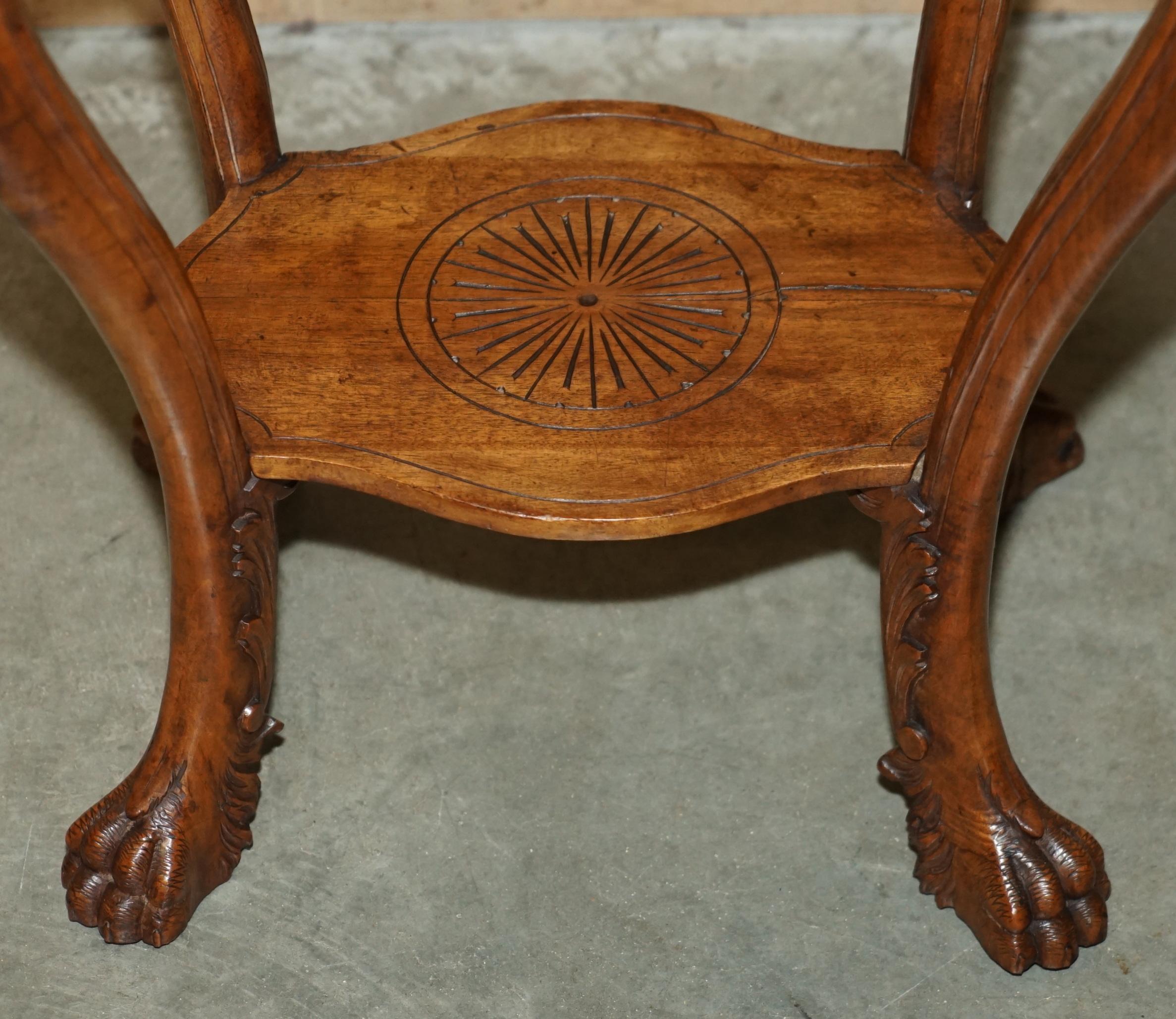 TABLE ANTiQUE FRANÇAISE CARCTIONNÉE À LA MAIN EN SOIE AUTHENTIQUE AVEC TRAY DE ServiTION TRAY amovible en vente 11