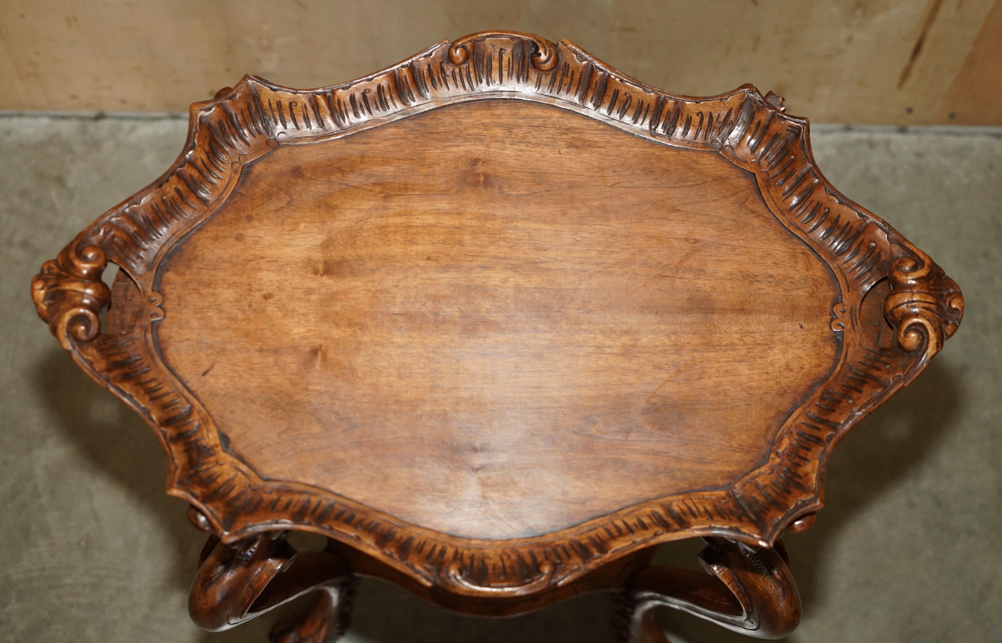 TABLE ANTiQUE FRANÇAISE CARCTIONNÉE À LA MAIN EN SOIE AUTHENTIQUE AVEC TRAY DE ServiTION TRAY amovible Bon état - En vente à West Sussex, Pulborough