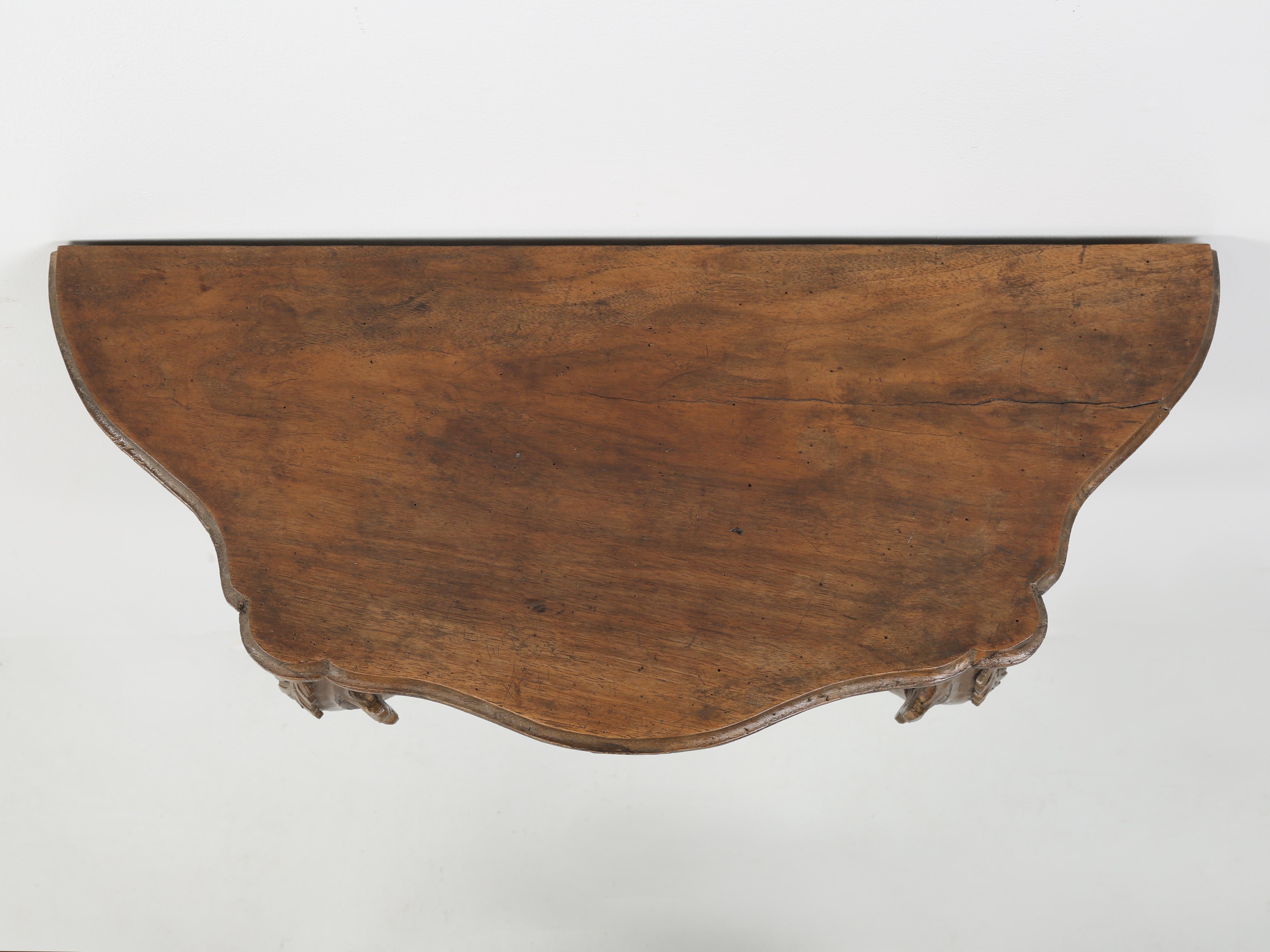 Francese Antique French Tavolo consolle da parete intagliato a mano del 1900 circa Molto piccolo in vendita