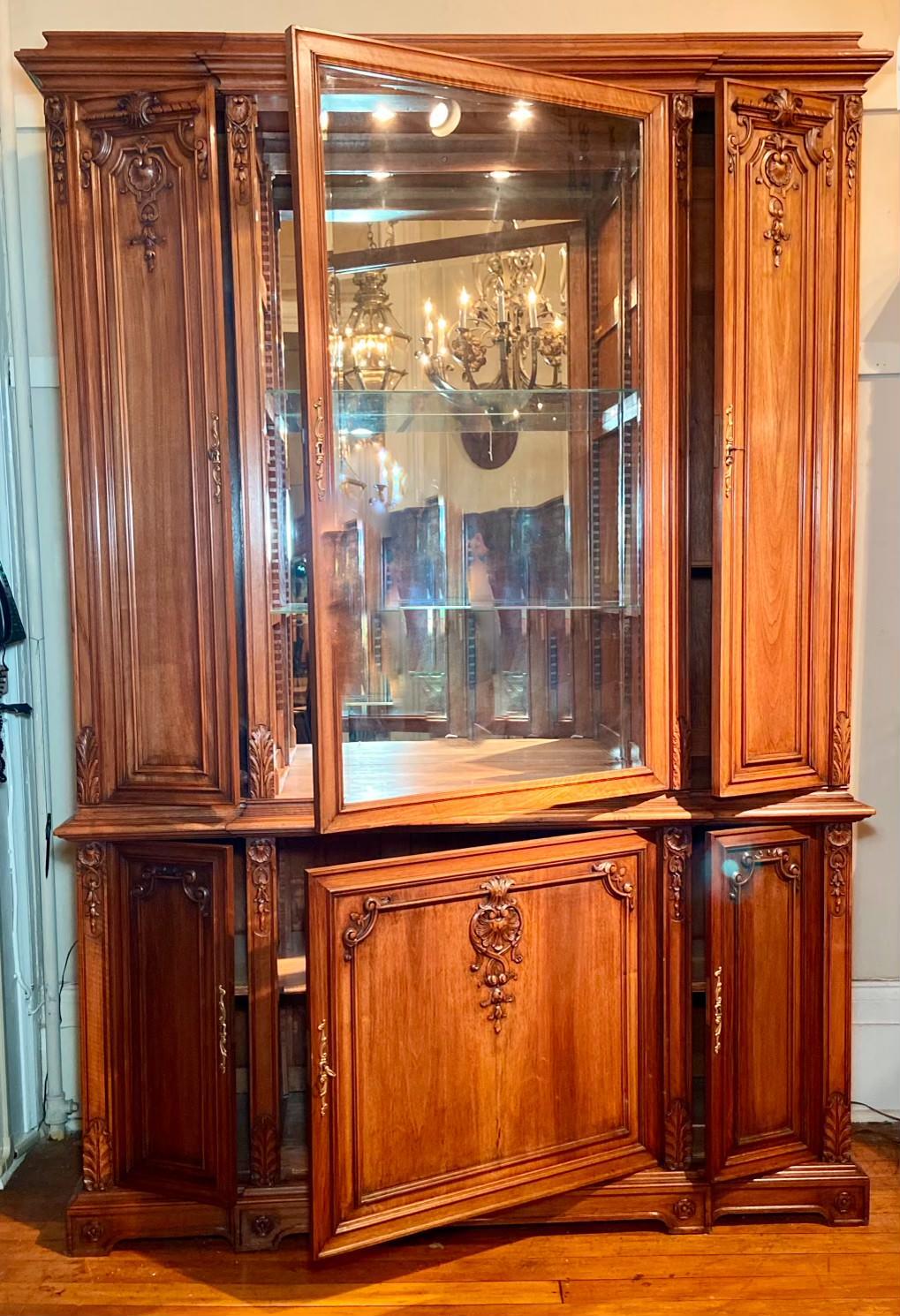 Antique French hand-carved walnut display cabinet, Circa 1890-1910.