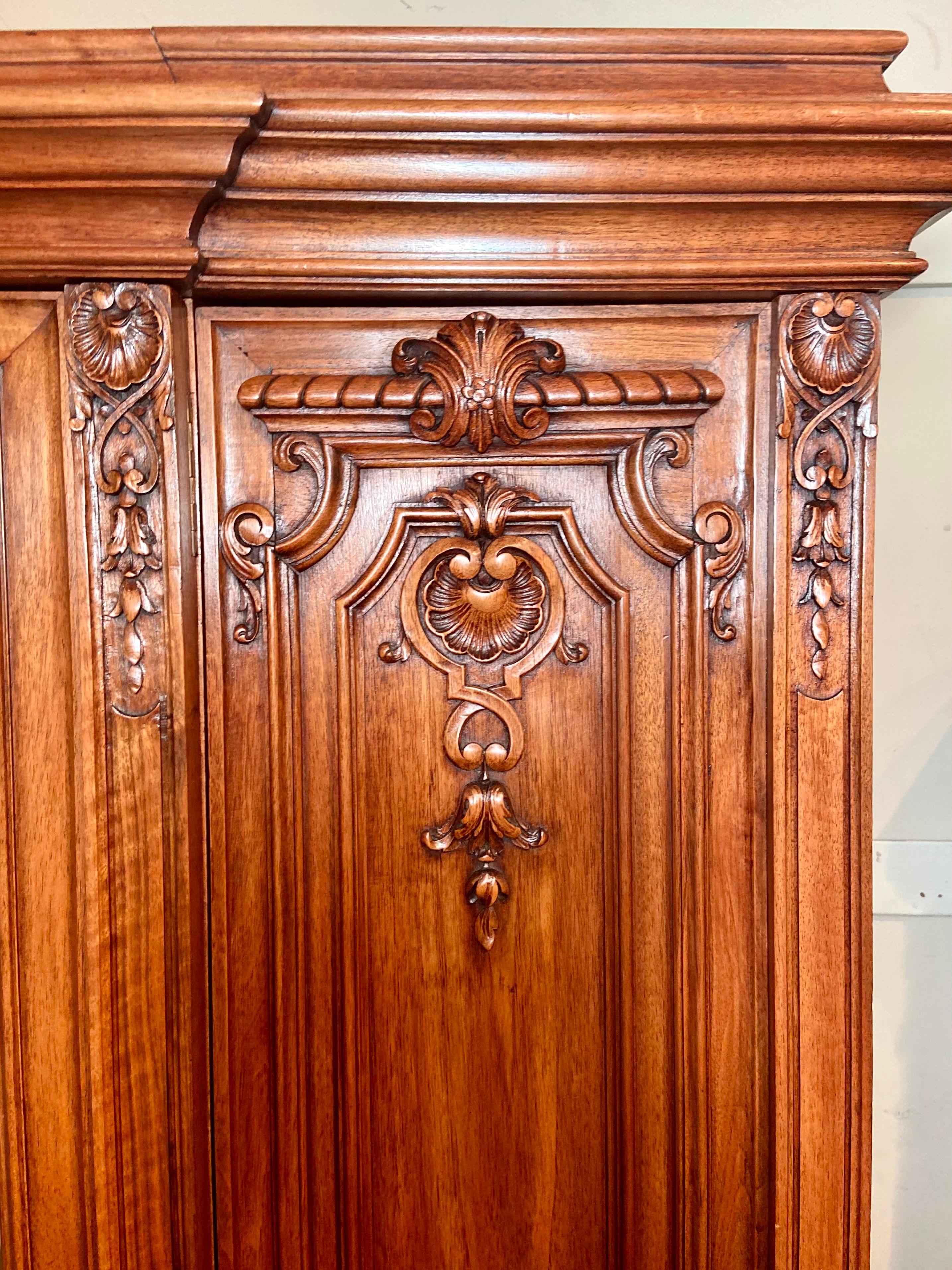 Antique French Hand-Carved Walnut Display Cabinet, Circa 1890-1910 For Sale 2