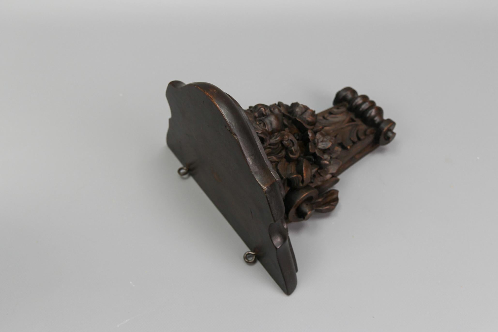 Antique French Hand Carved Wood Wall Bracket Shelf with Flowers and Face For Sale 5