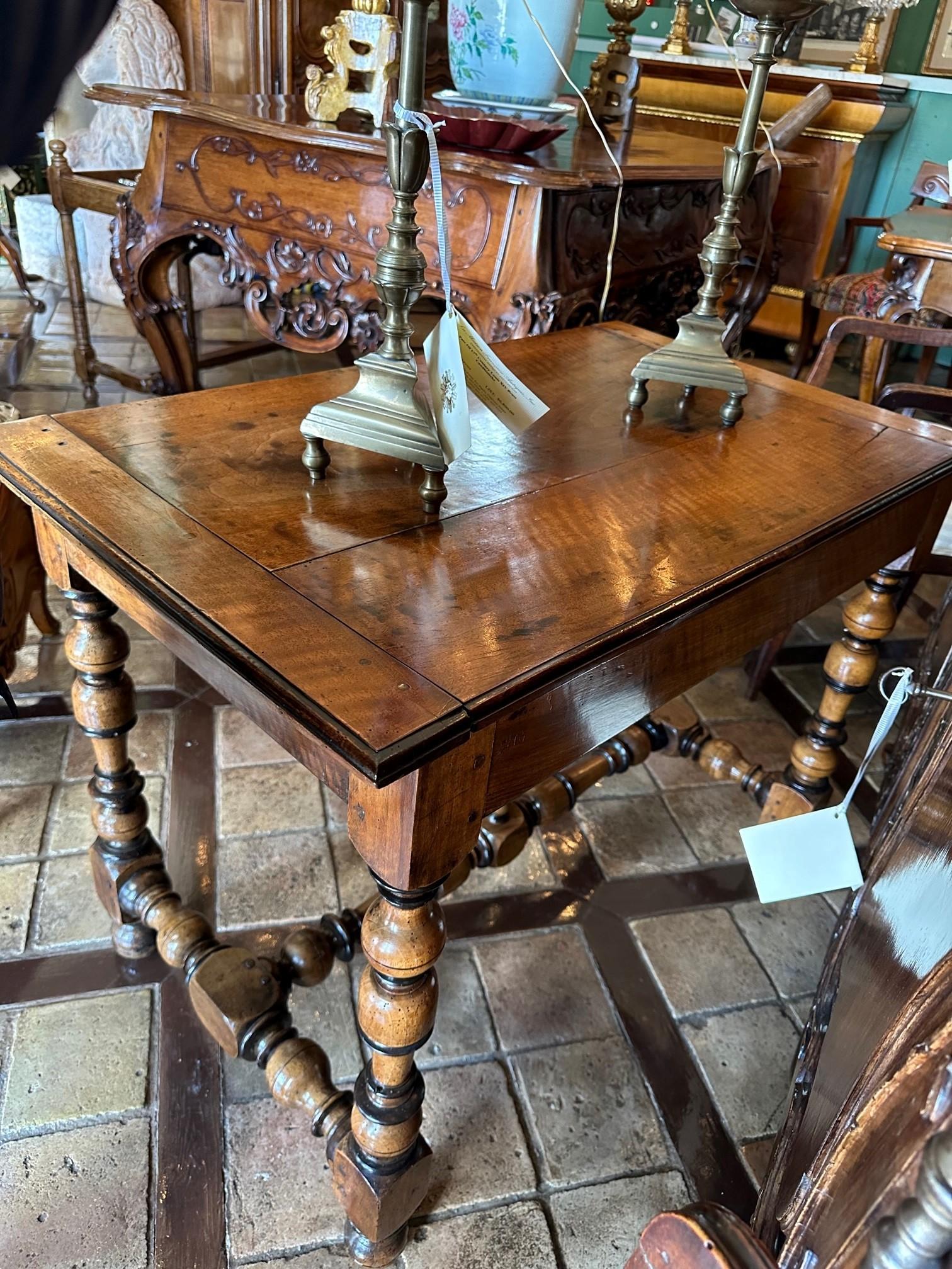 Antiguo Escritorio Francés de Madera Tallada a Mano / Centro / Mesa Auxiliar Granja Rústica en venta 7
