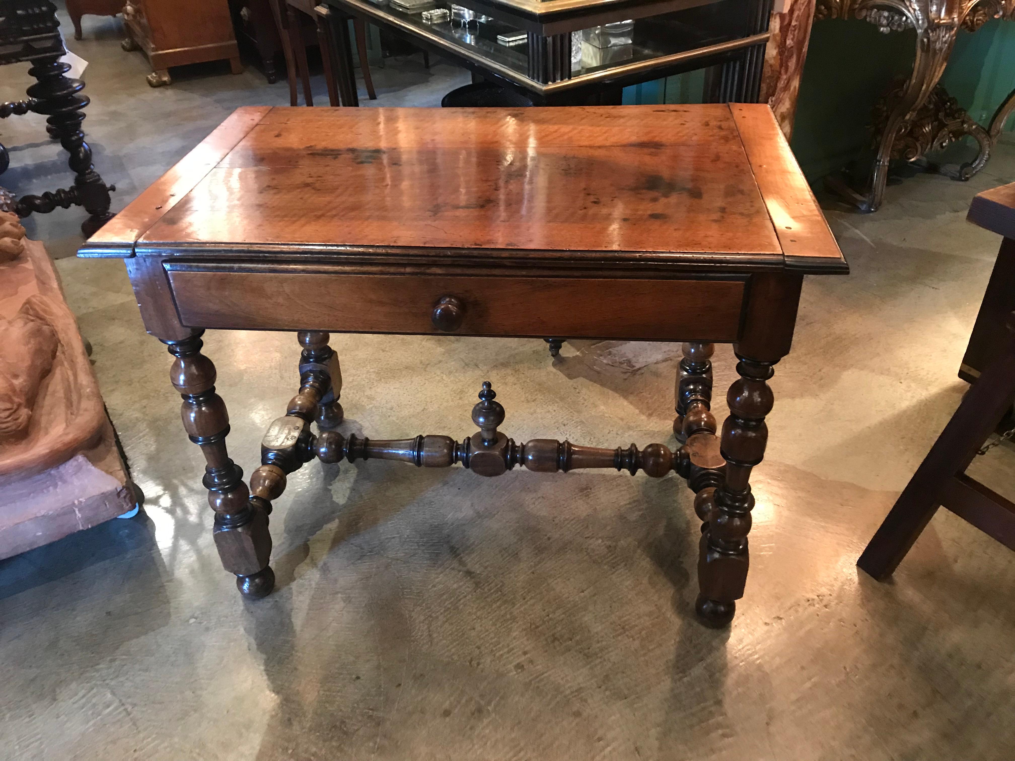 Antiguo Escritorio Francés de Madera Tallada a Mano / Centro / Mesa Auxiliar Granja Rústica en venta 8