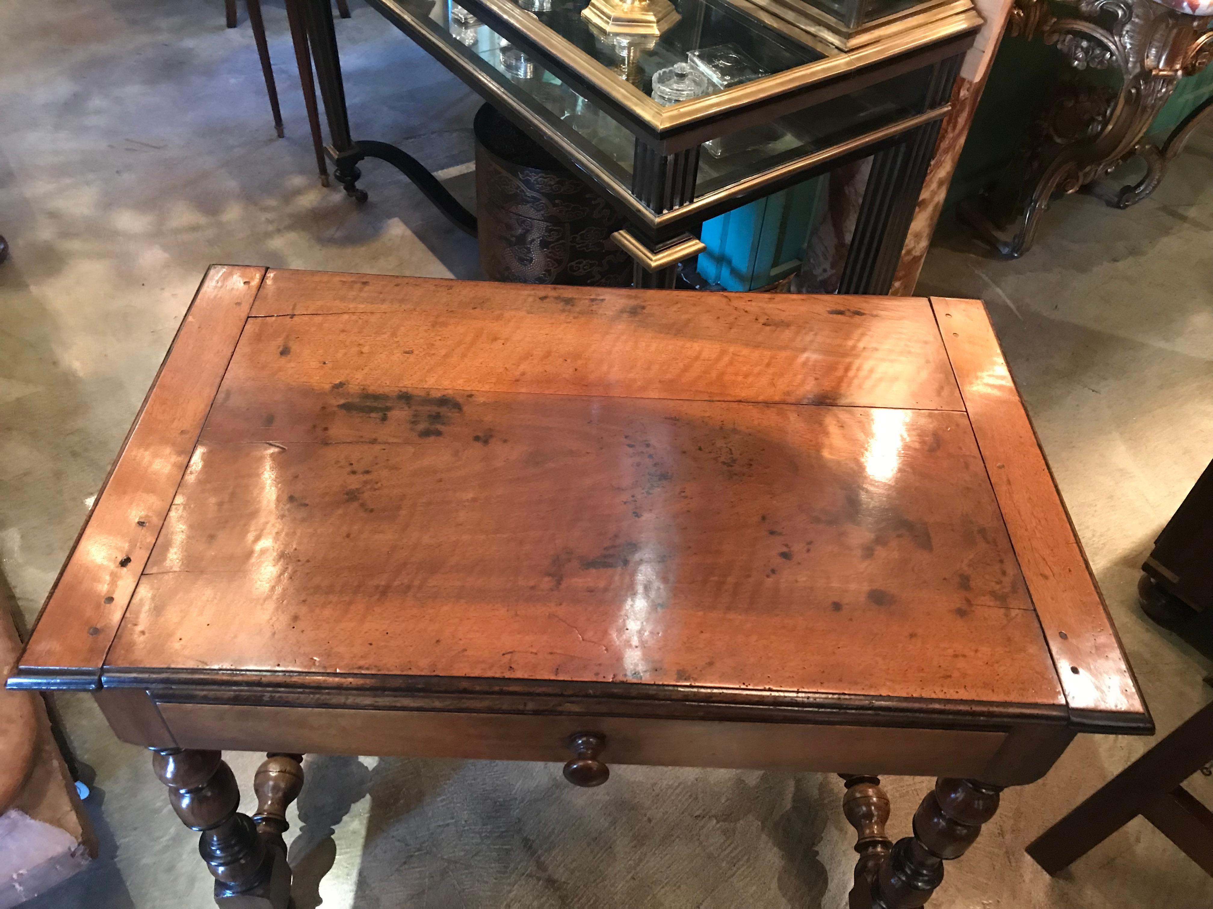 Antiguo Escritorio Francés de Madera Tallada a Mano / Centro / Mesa Auxiliar Granja Rústica en venta 9
