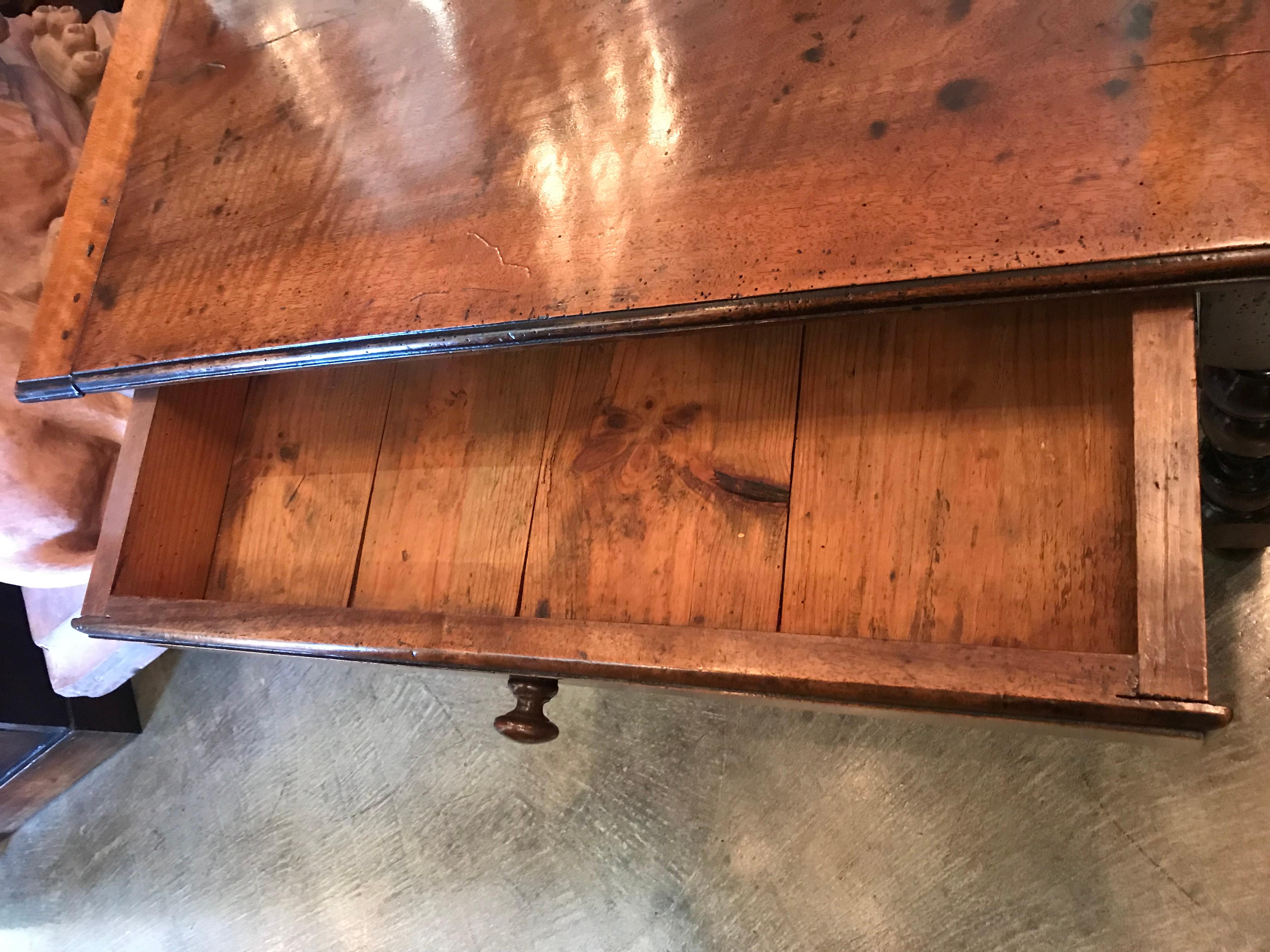 Antiguo Escritorio Francés de Madera Tallada a Mano / Centro / Mesa Auxiliar Granja Rústica en venta 10