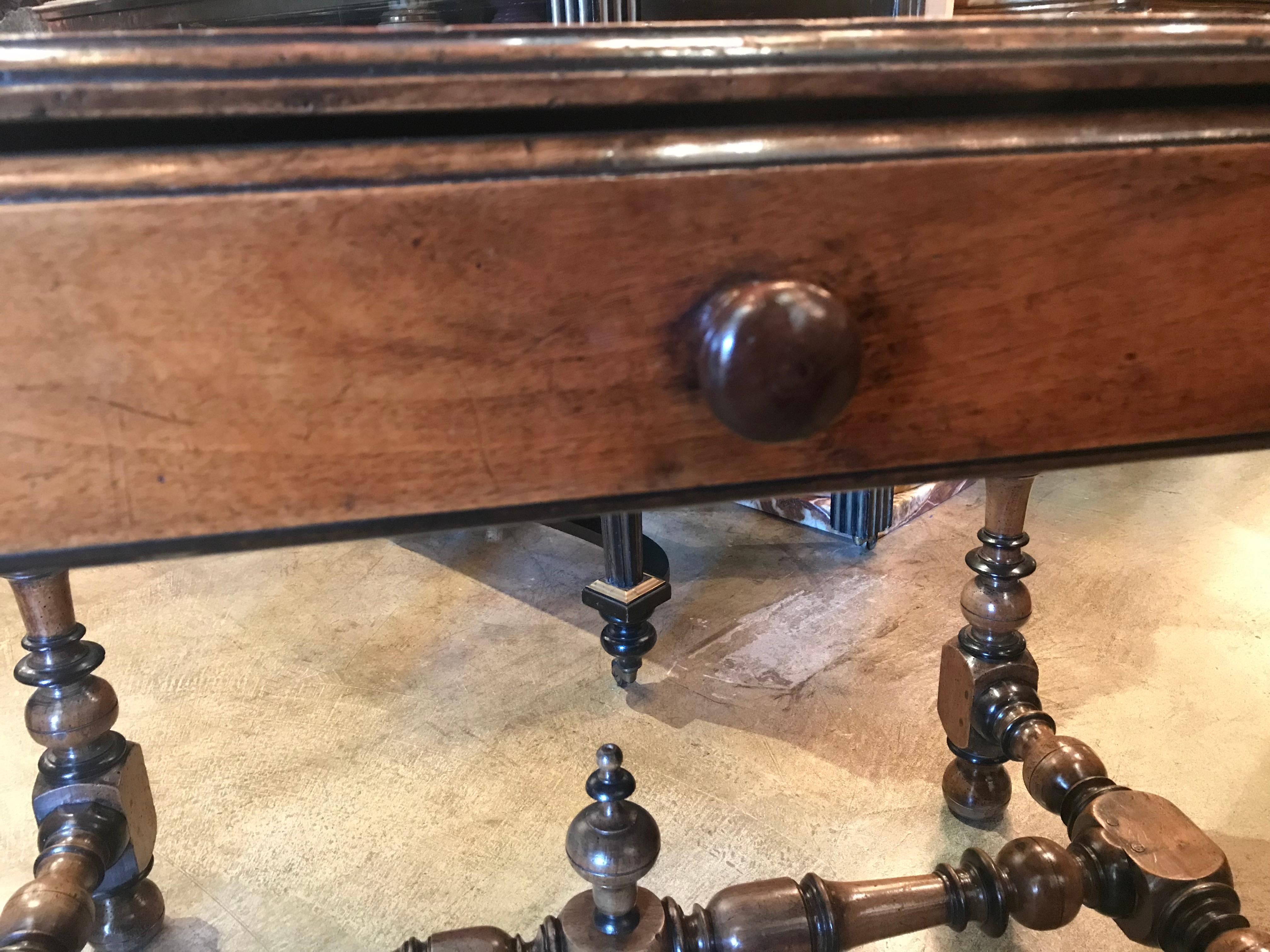 Antiguo Escritorio Francés de Madera Tallada a Mano / Centro / Mesa Auxiliar Granja Rústica en venta 11