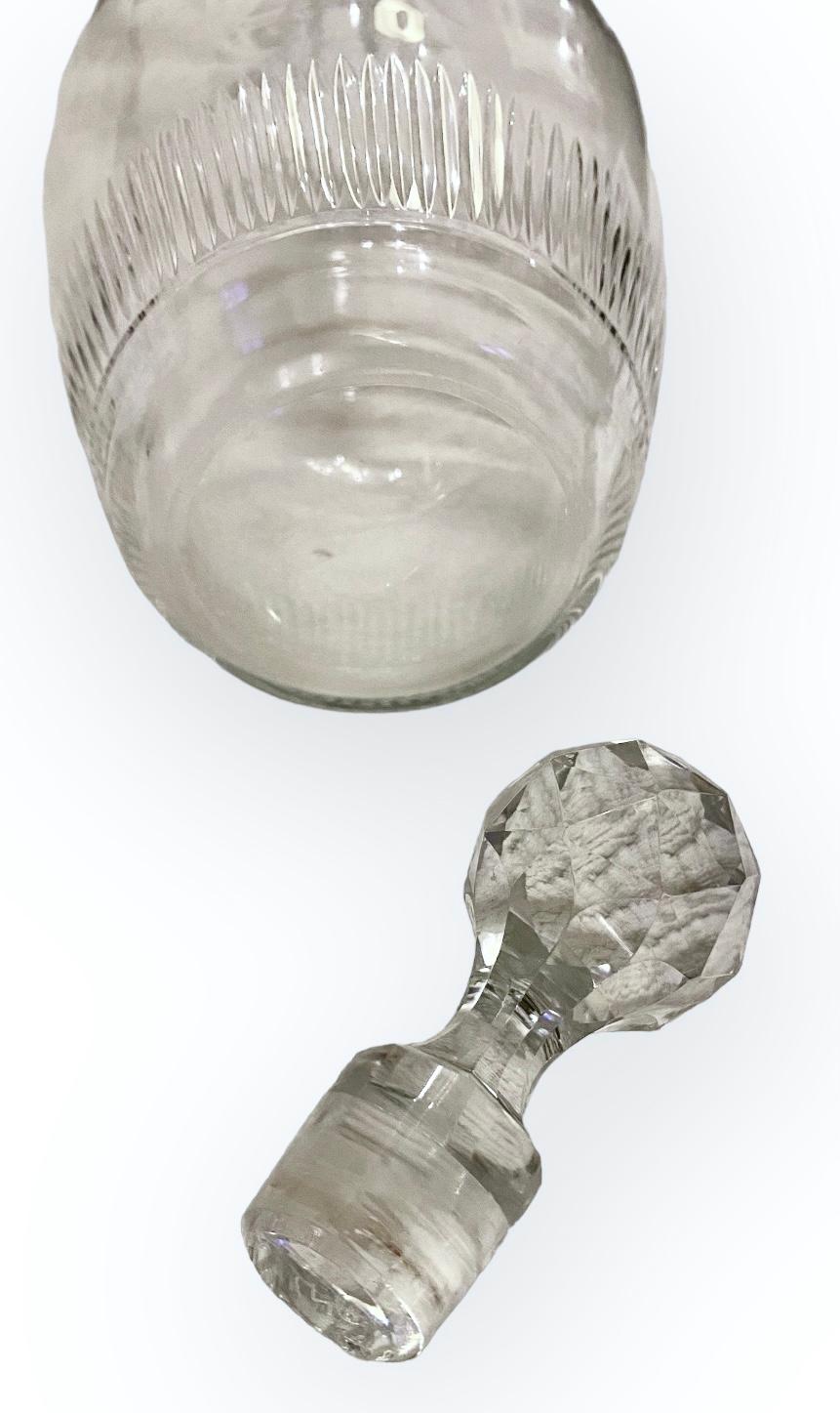Antiker französischer Dekanter aus handgeschliffenem Glas mit vier Gläsern im Angebot 4