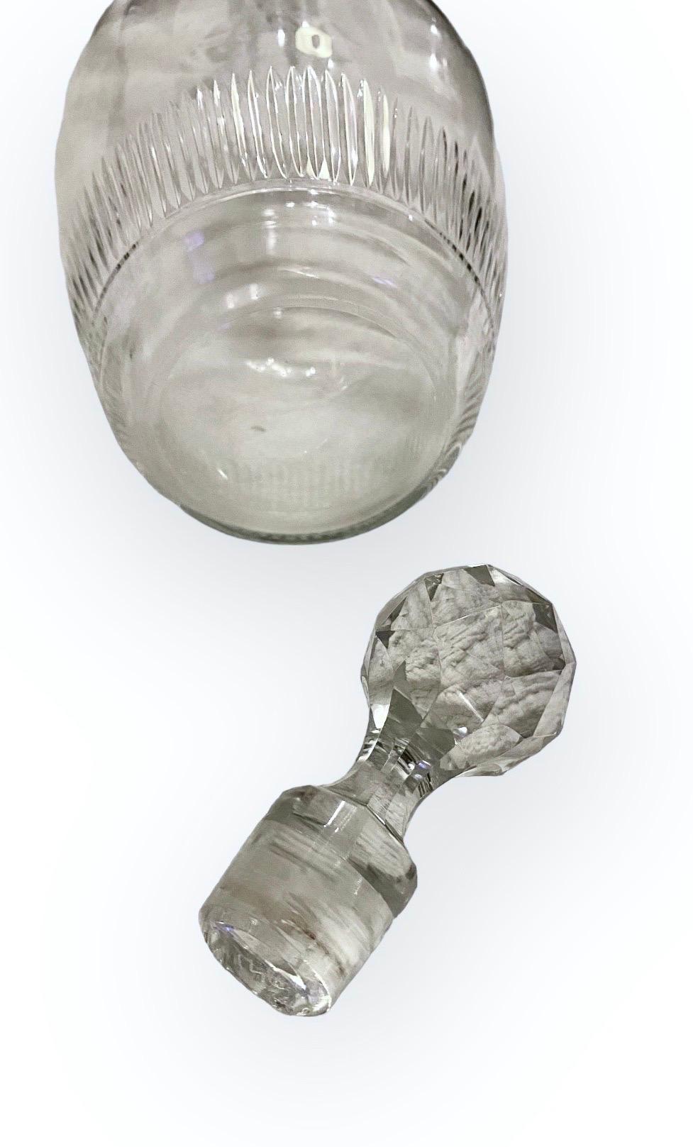 Art déco Ancienne carafe en verre taillé à la main et ses quatre verres en vente