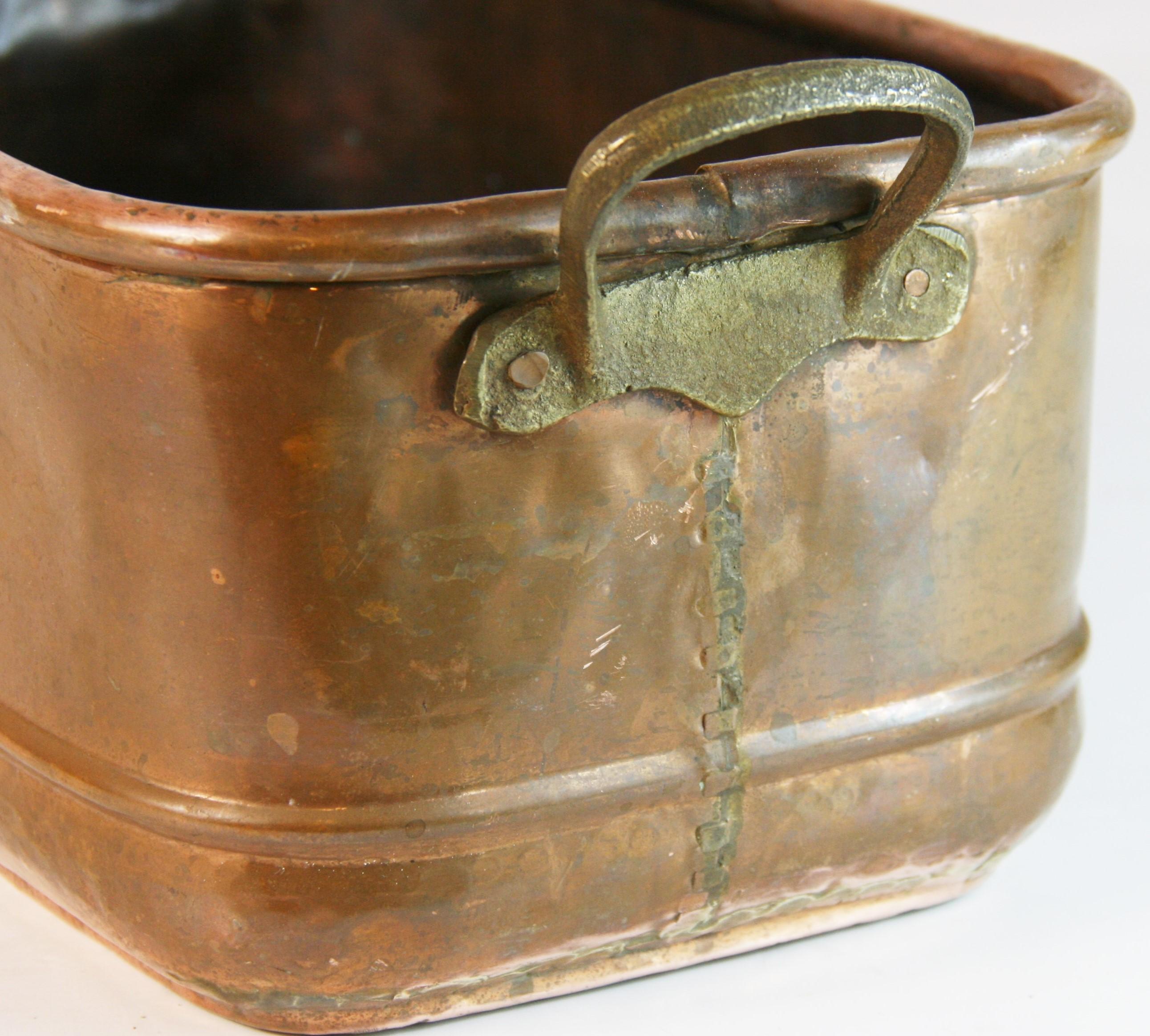 Antique French  Cobre y latón martillados a mano  Jardinera principios del siglo XX en venta