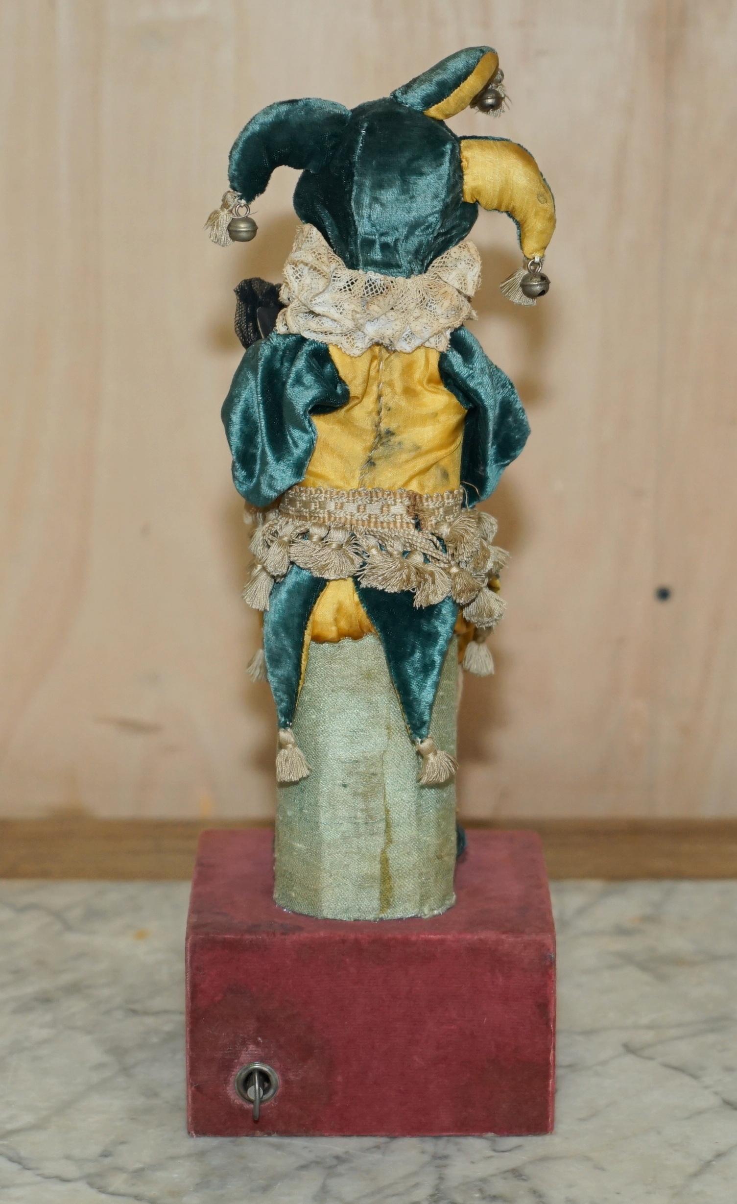 ANTiQUE FRENCH HAND MADE MUSICAL AUTOMATON JESTER CLOWN THAT PLAYS MUSIC & MOVES For Sale 4