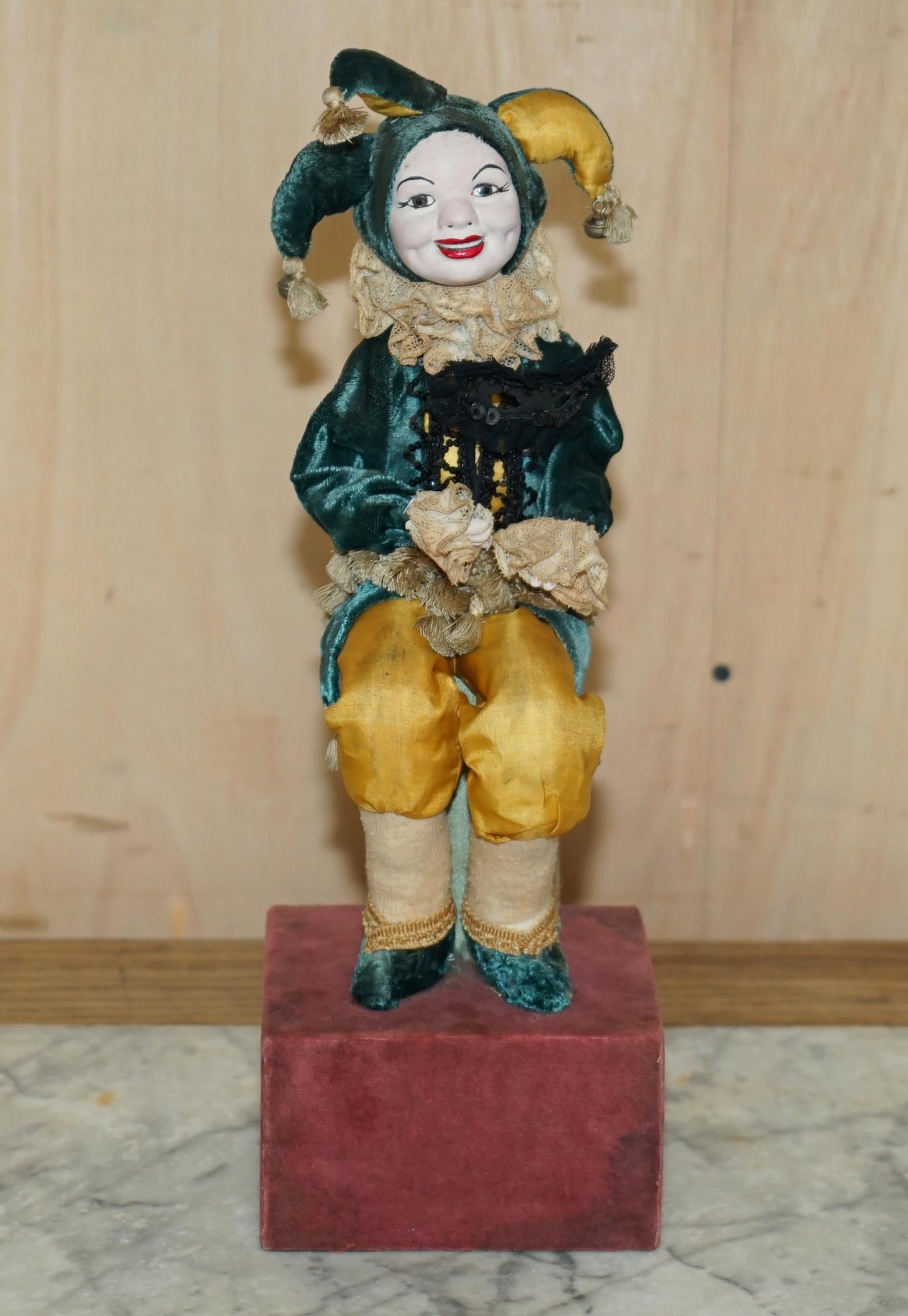 Royal House Antiques

Royal House Antiques is delighted to offer for sale this vintage French musical and moving Automaton Jester clown

A very good looking and well made piece, the hand moves to put the mask on and it plays music, I'm not 100% sure