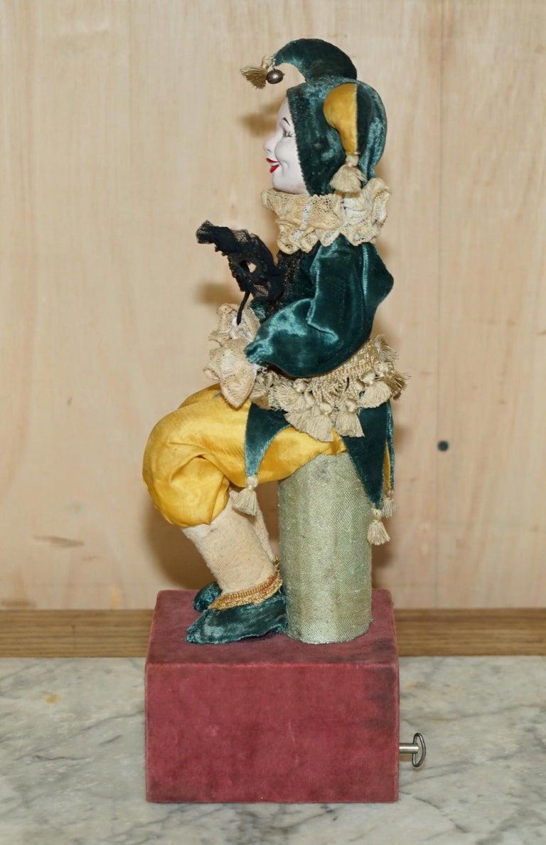ANTIQUE FRENCH HAND MADE MUSiCAL AUTOMATON JESTER CLOWN THAT PLAYS MUSIC & MOVES im Angebot 2