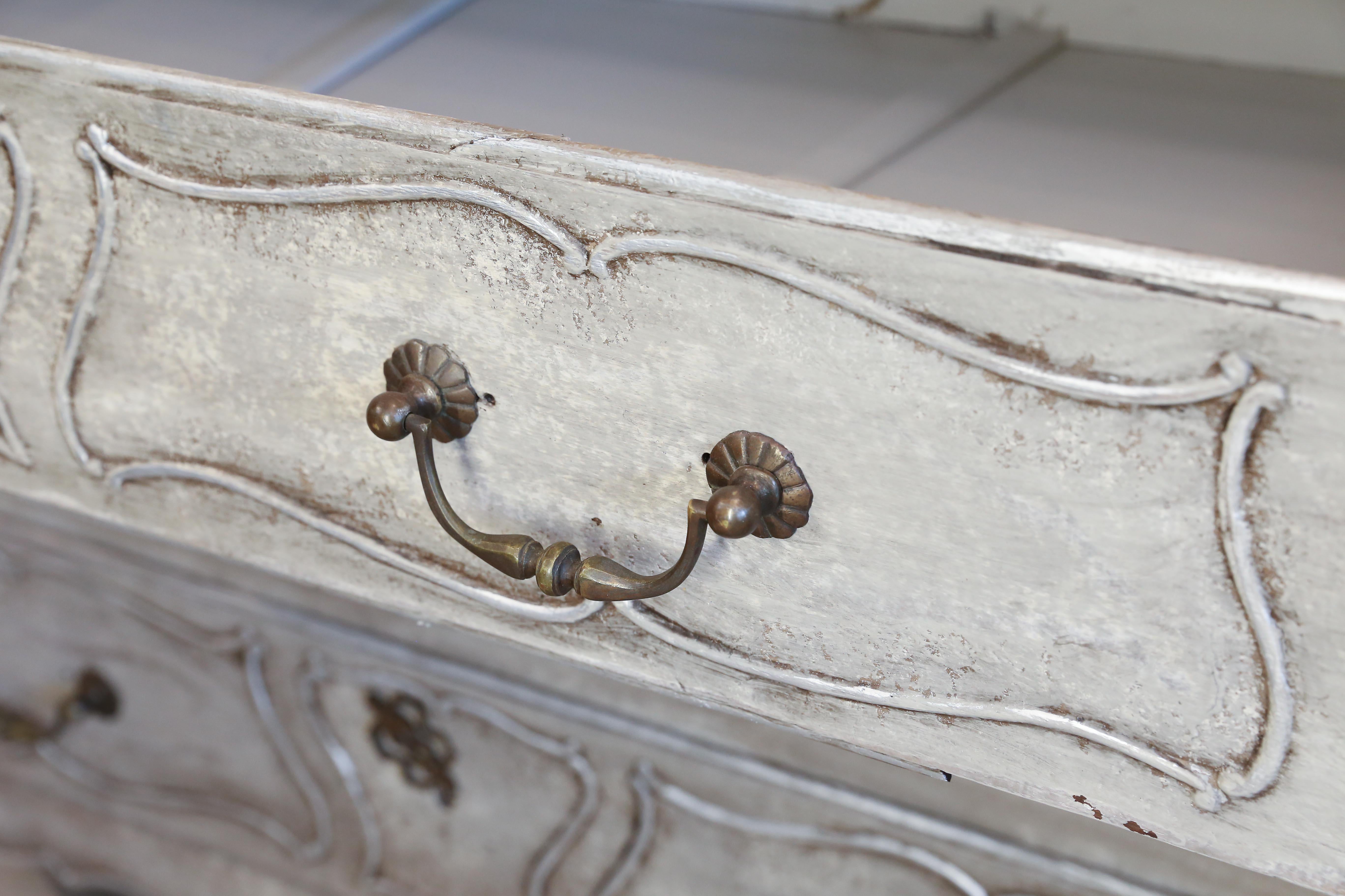 Antique French Hand Painted Commode in Greige and Silver with Carved Drawers In Good Condition In Houston, TX