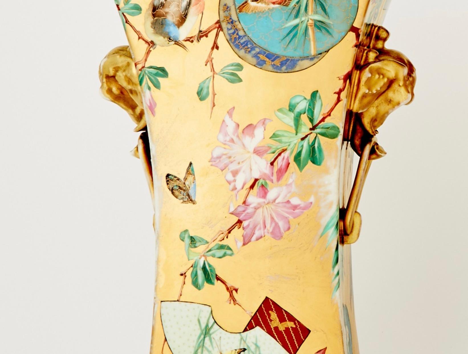 Vases décoratifs français anciens peints à la main au design d'inspiration japonaise en vente 2
