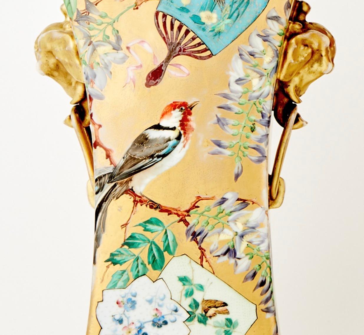 XIXe siècle Vases décoratifs français anciens peints à la main au design d'inspiration japonaise en vente