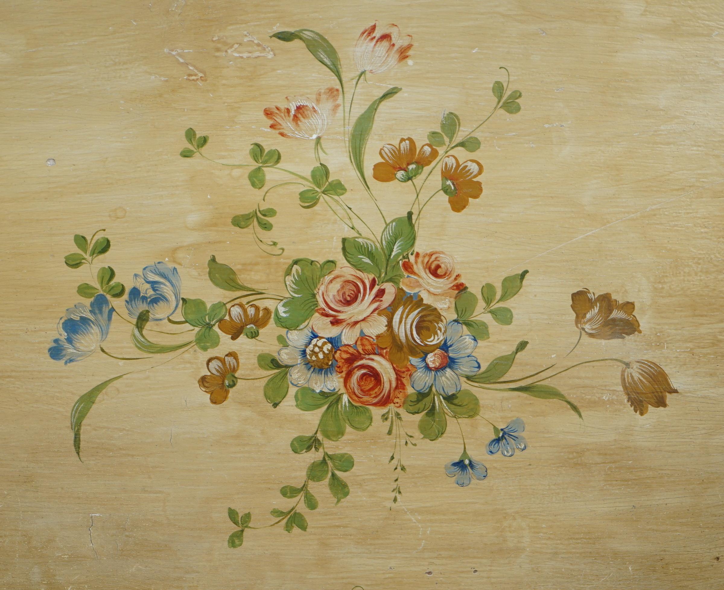 Antiguo Marco de Cama Francés Pintado a Mano y Decorado con Lamas de Pino y Roble en Bueno estado para la venta en West Sussex, Pulborough