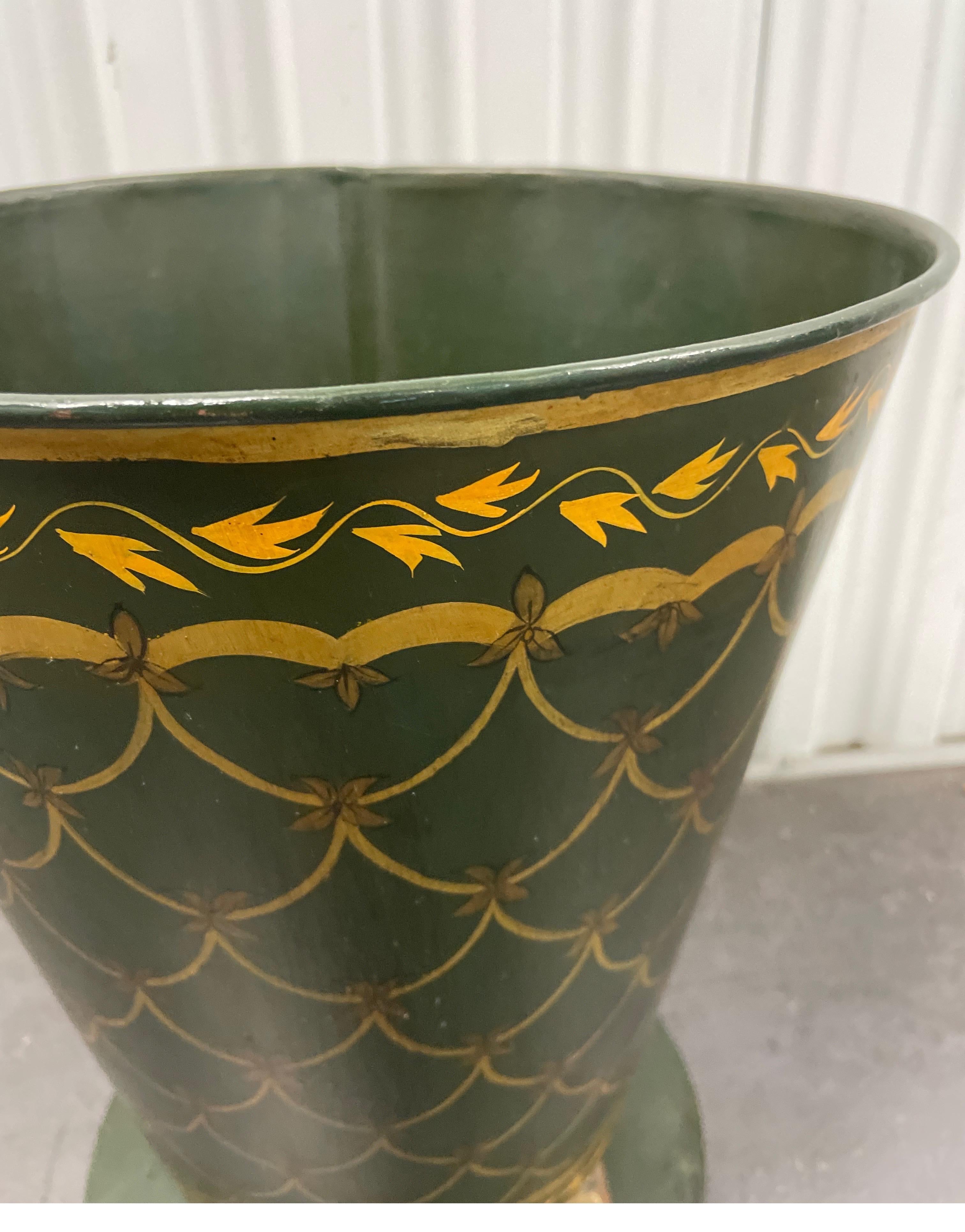 Antique French Hand Painted Tole Container In Good Condition For Sale In West Palm Beach, FL