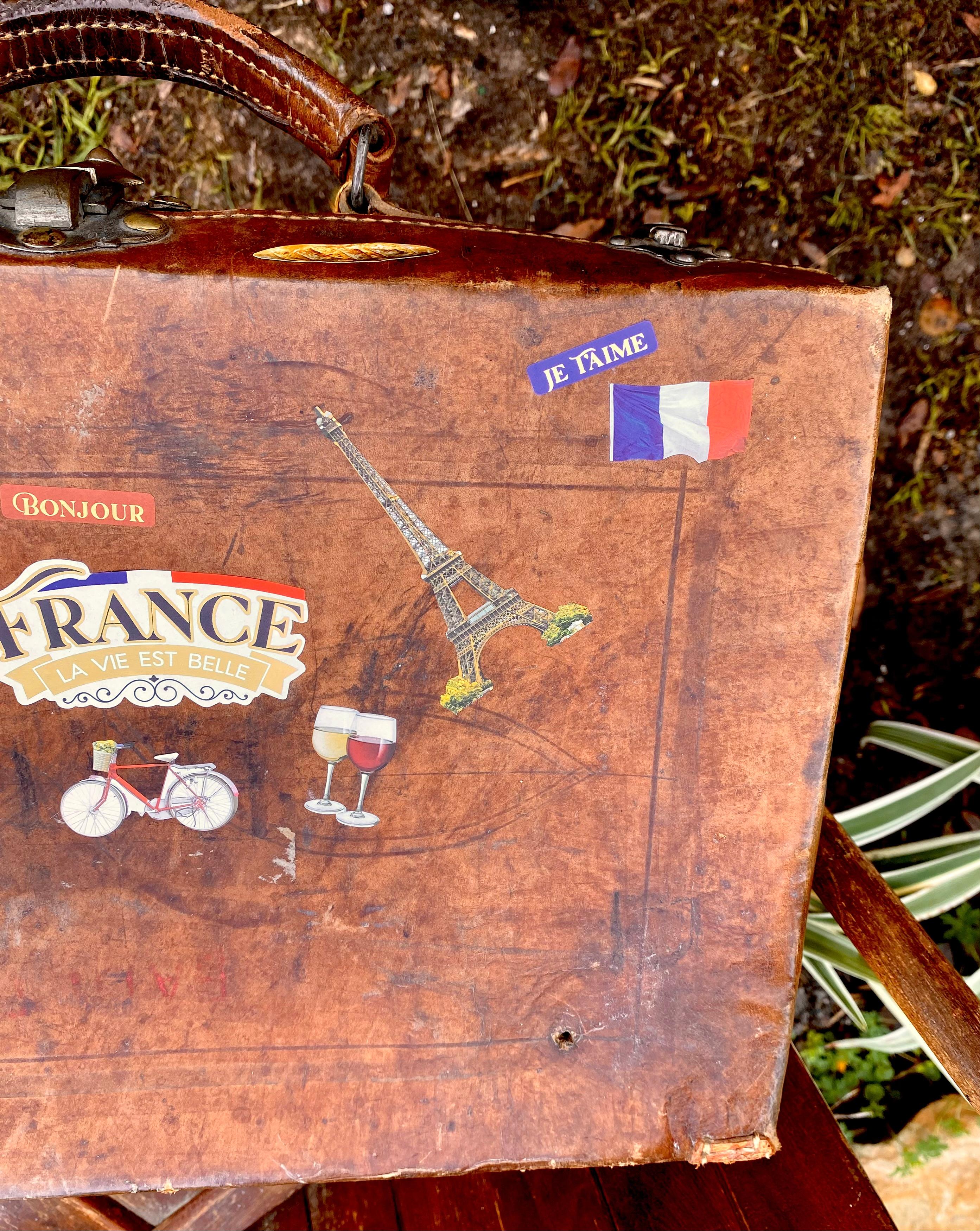 Tissu Valise française ancienne en cuir cousue à la main