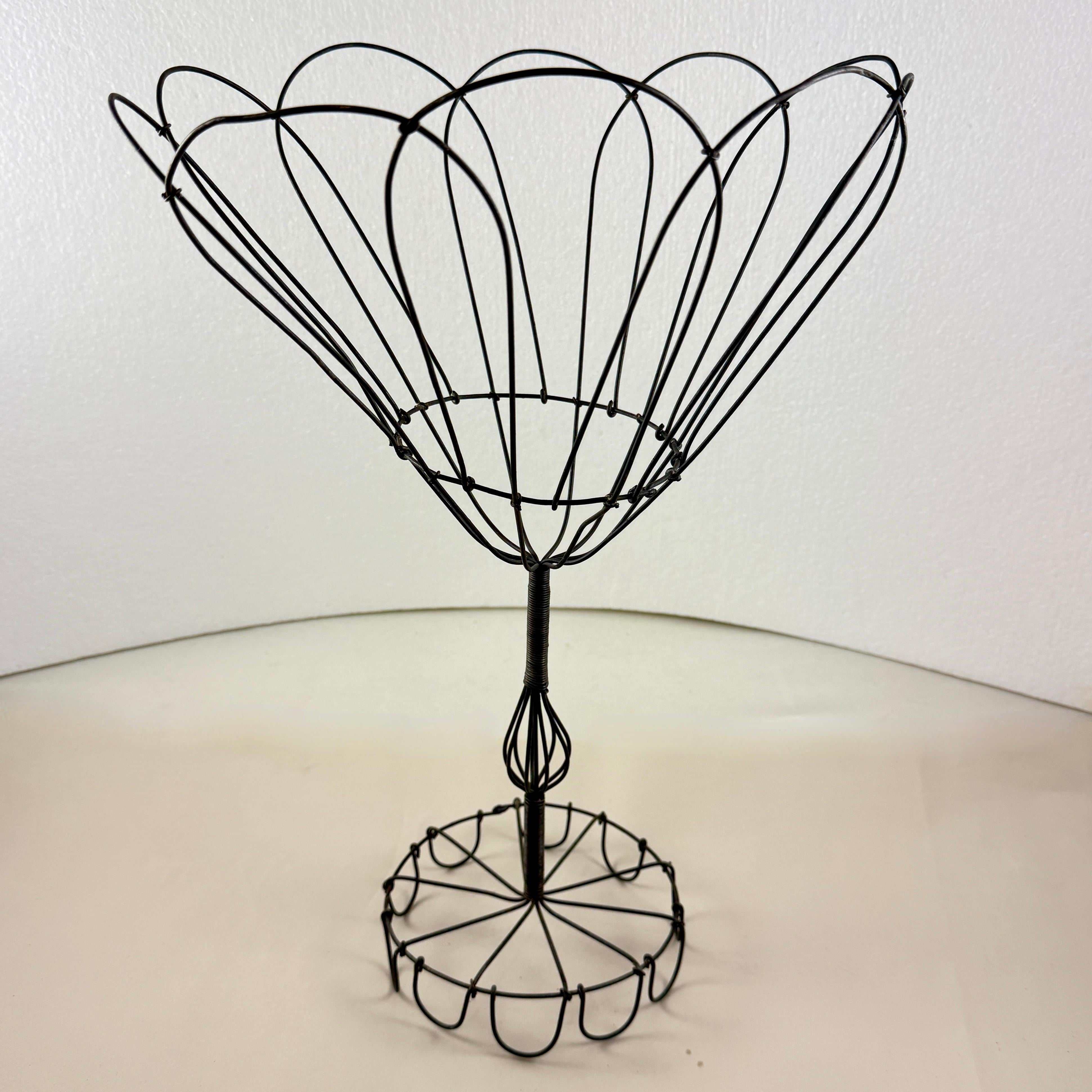 Antique French, cesto da cucina a filo con coperchio a petali fatto a mano in vendita 4