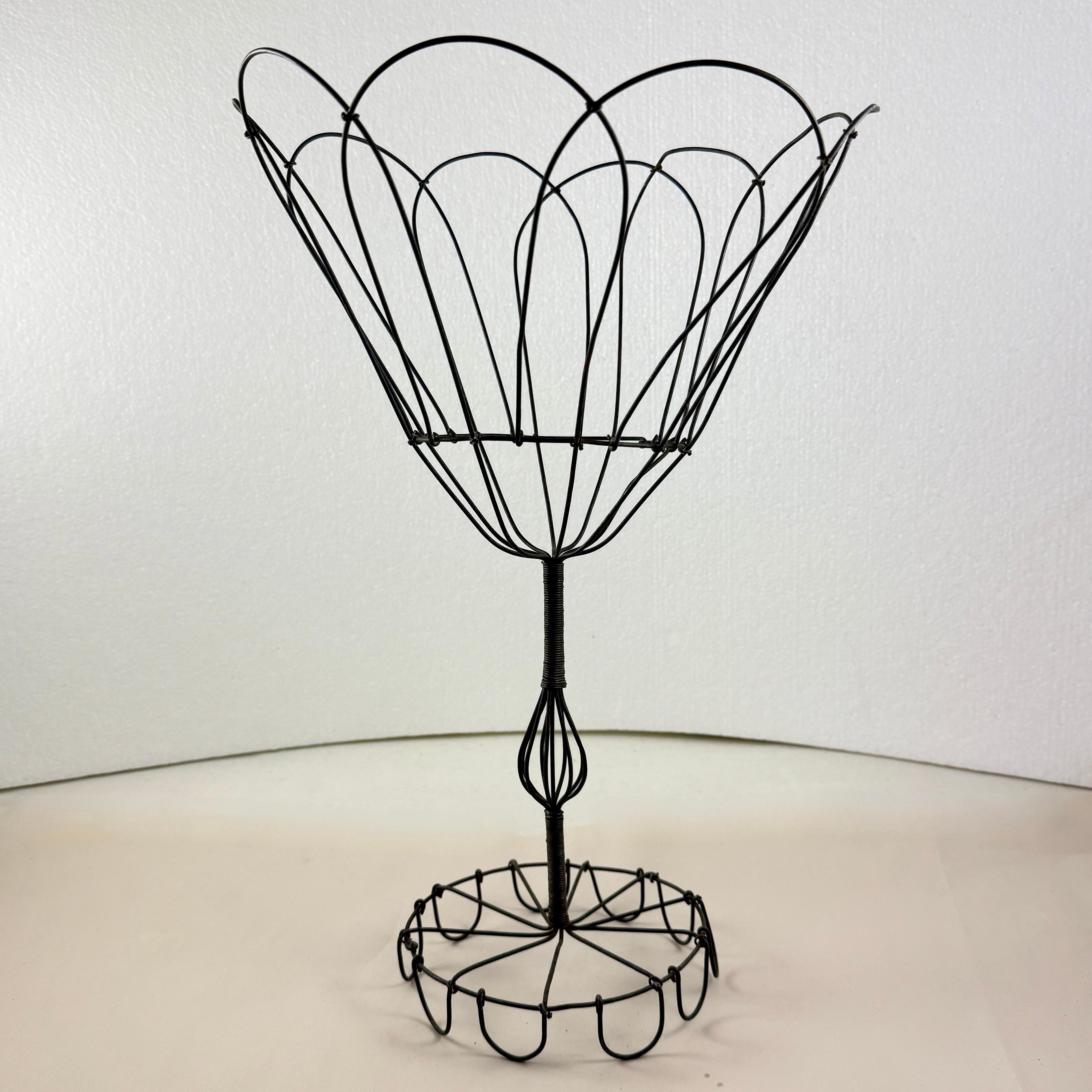 Antique French, cesto da cucina a filo con coperchio a petali fatto a mano in vendita 5