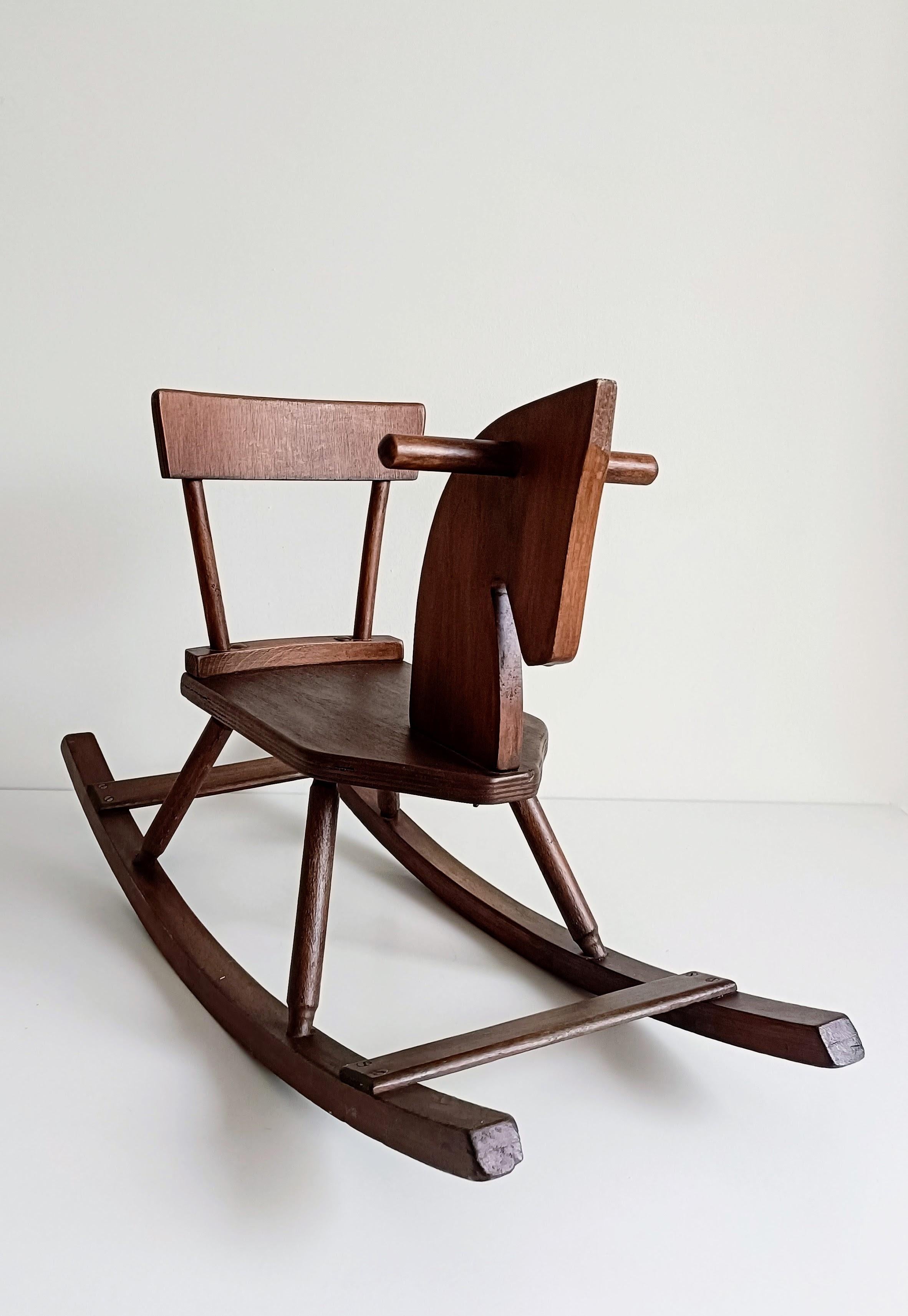 Silla mecedora antigua francesa de pino hecha a mano, principios del siglo XX 4