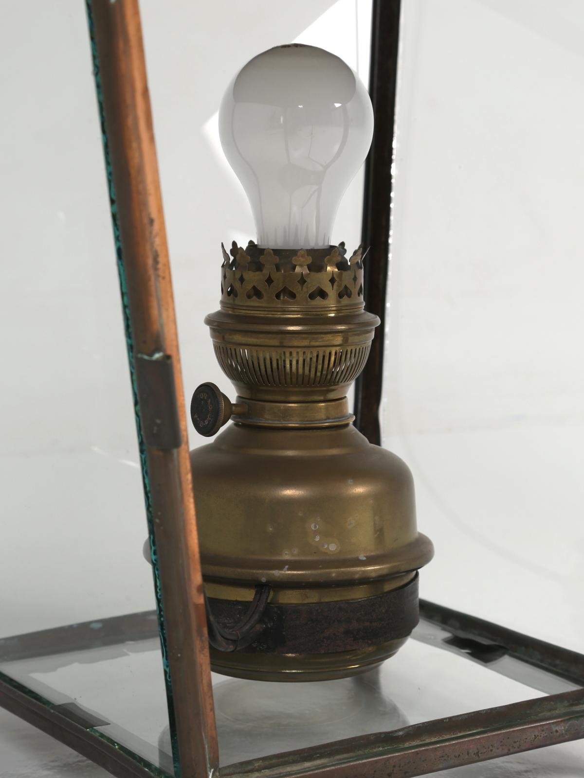 Ancienne lanterne suspendue française en cuivre transformée de l'huile en électrique en vente 4