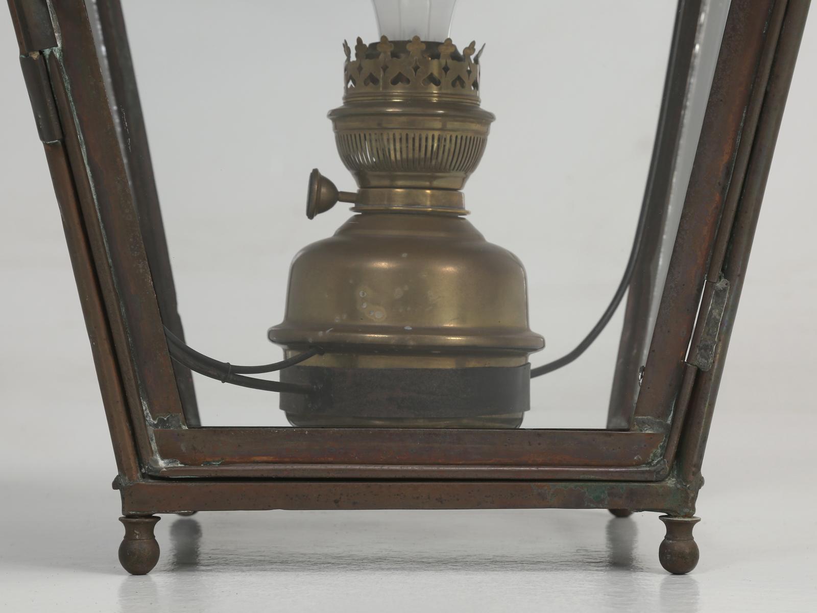 Ancienne lanterne suspendue française en cuivre transformée de l'huile en électrique en vente 5