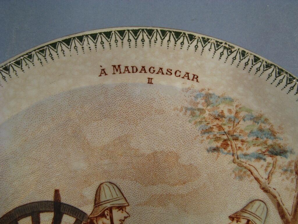 Antique French HB Faience Decorative Plate Commemorating the Madagascar -1Y15 In Good Condition In Bordeaux, FR