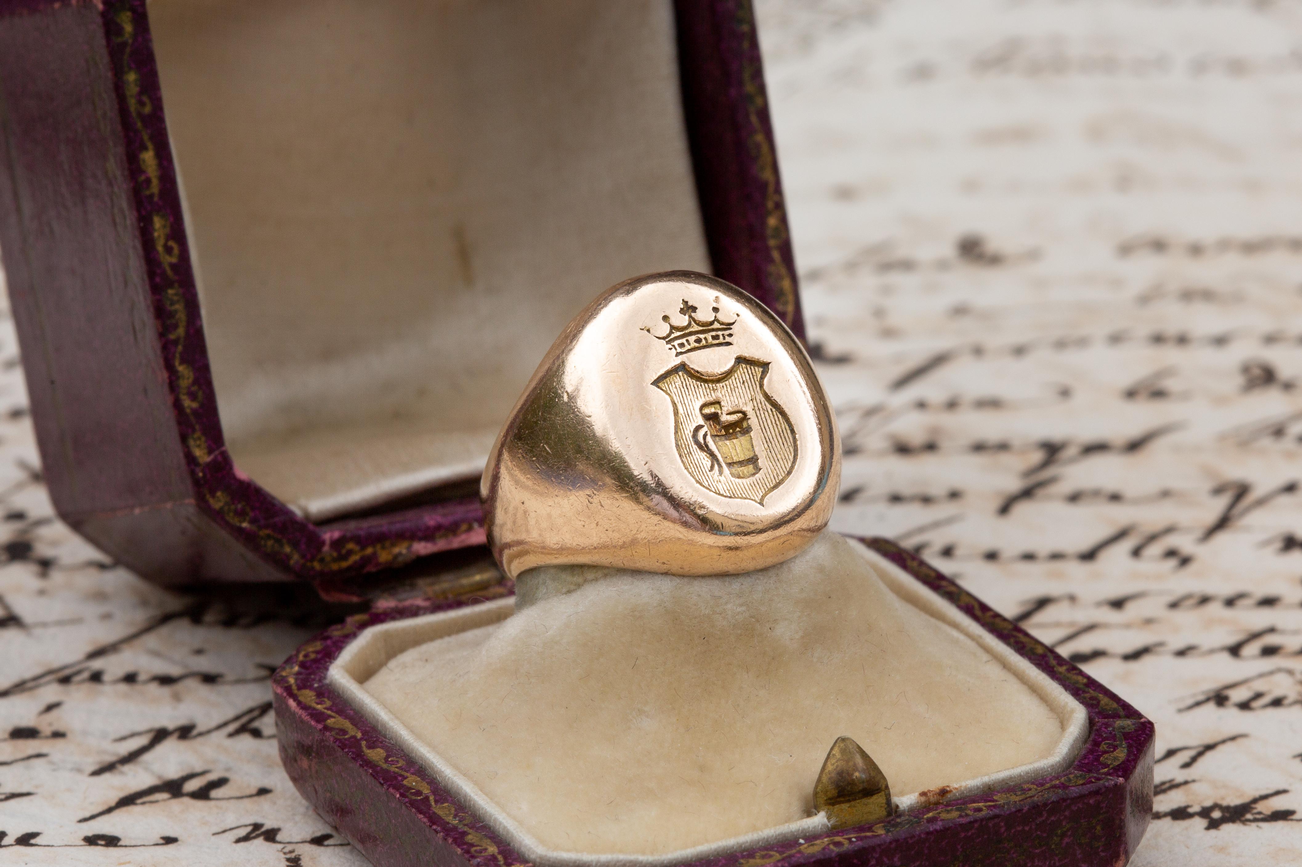 Antiker antiker französischer schwerer 18 Karat Gold Wappen Intaglio Siegelring viktorianisch (Viktorianisch)