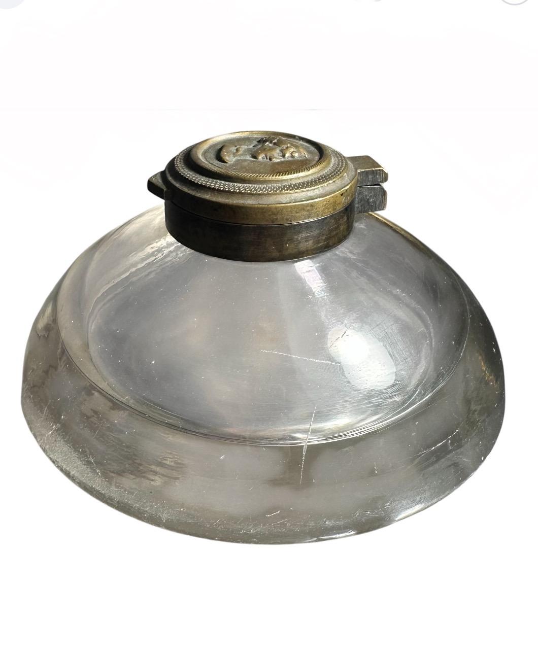 Calco Antique French, calamaio con coperchio in vetro pesante soffiato a mano in vendita