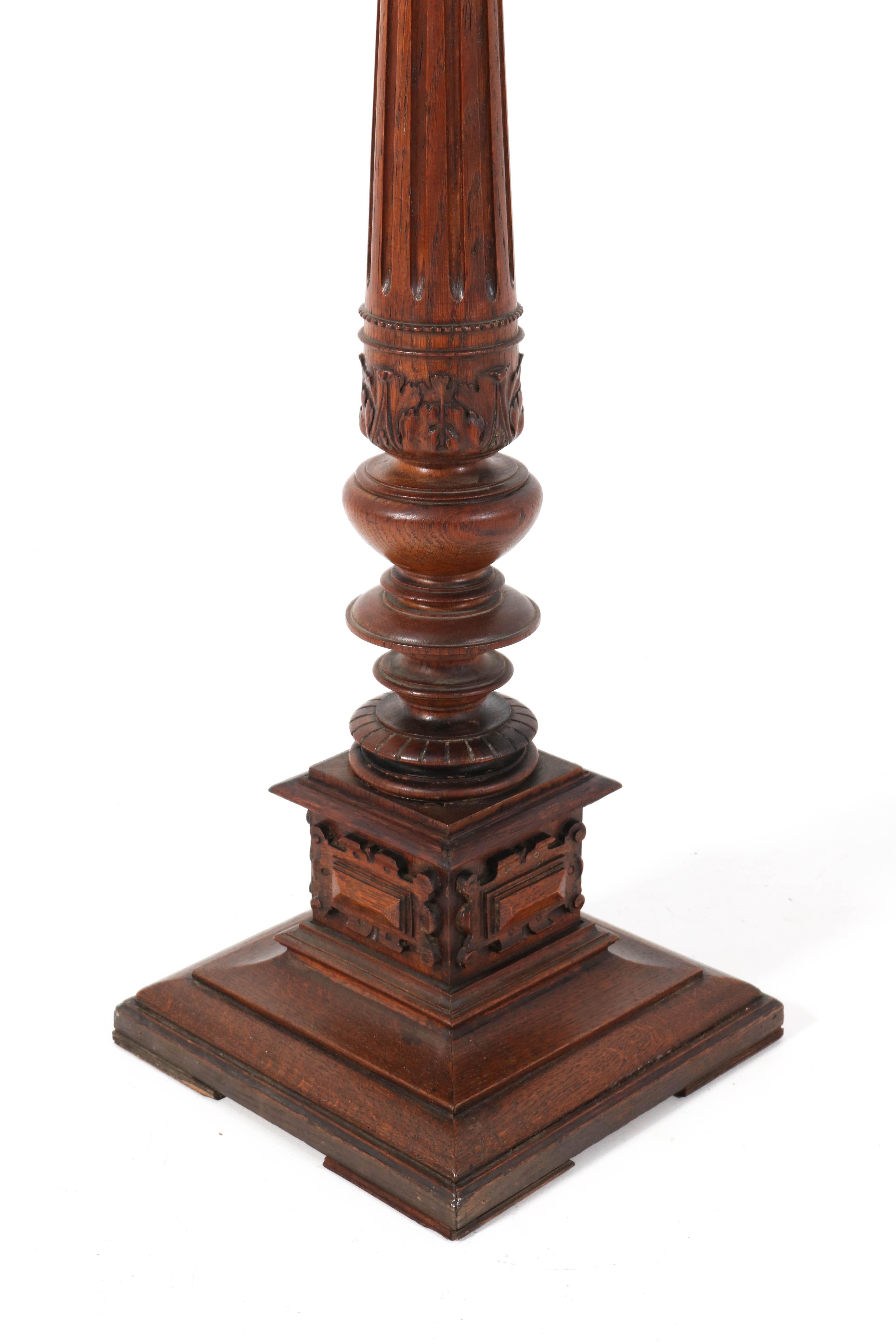 Ancienne table à piédestal française en chêne sculpté Henri II, années 1900 en vente 2