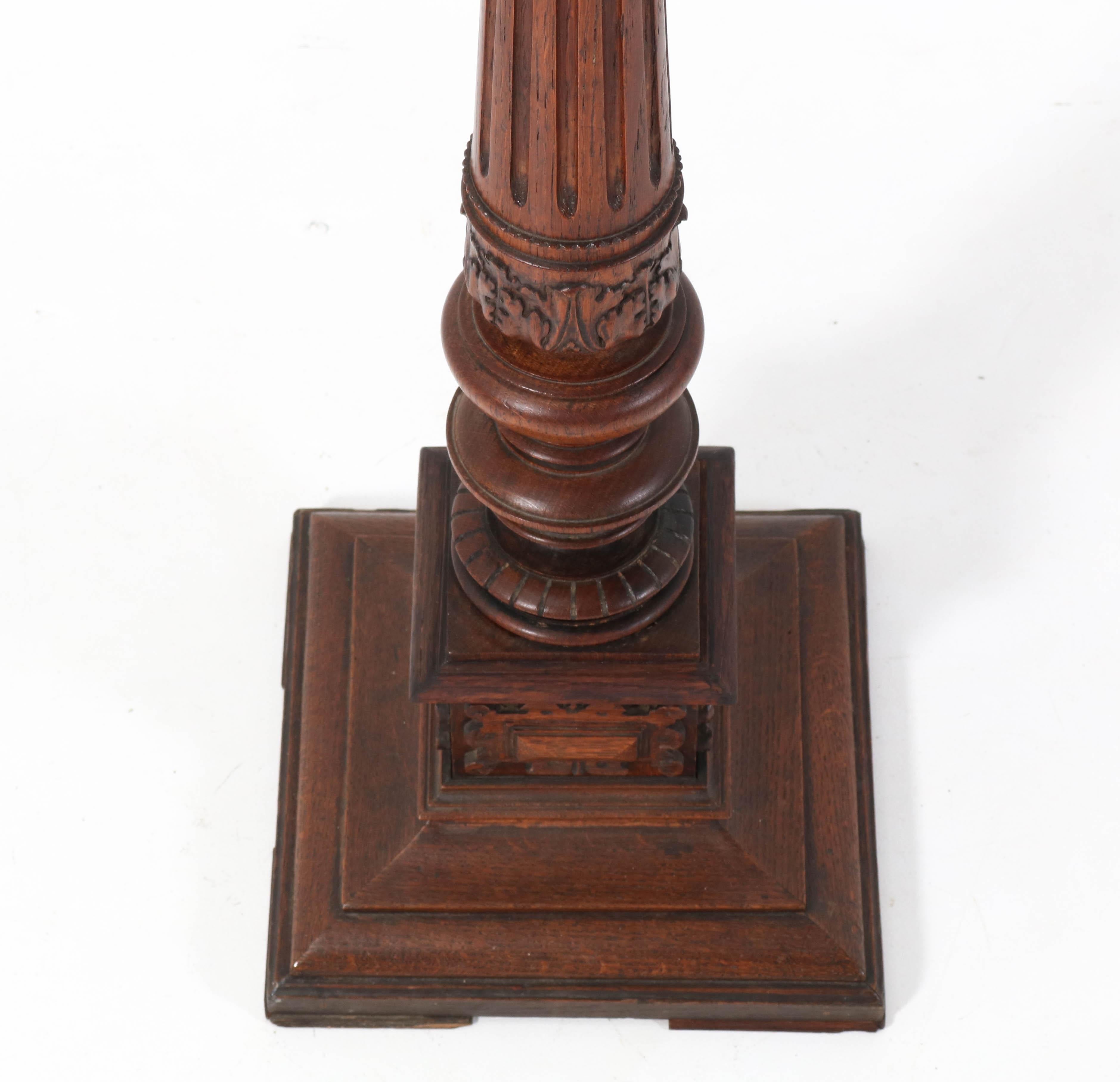 Ancienne table à piédestal française en chêne sculpté Henri II, années 1900 en vente 4