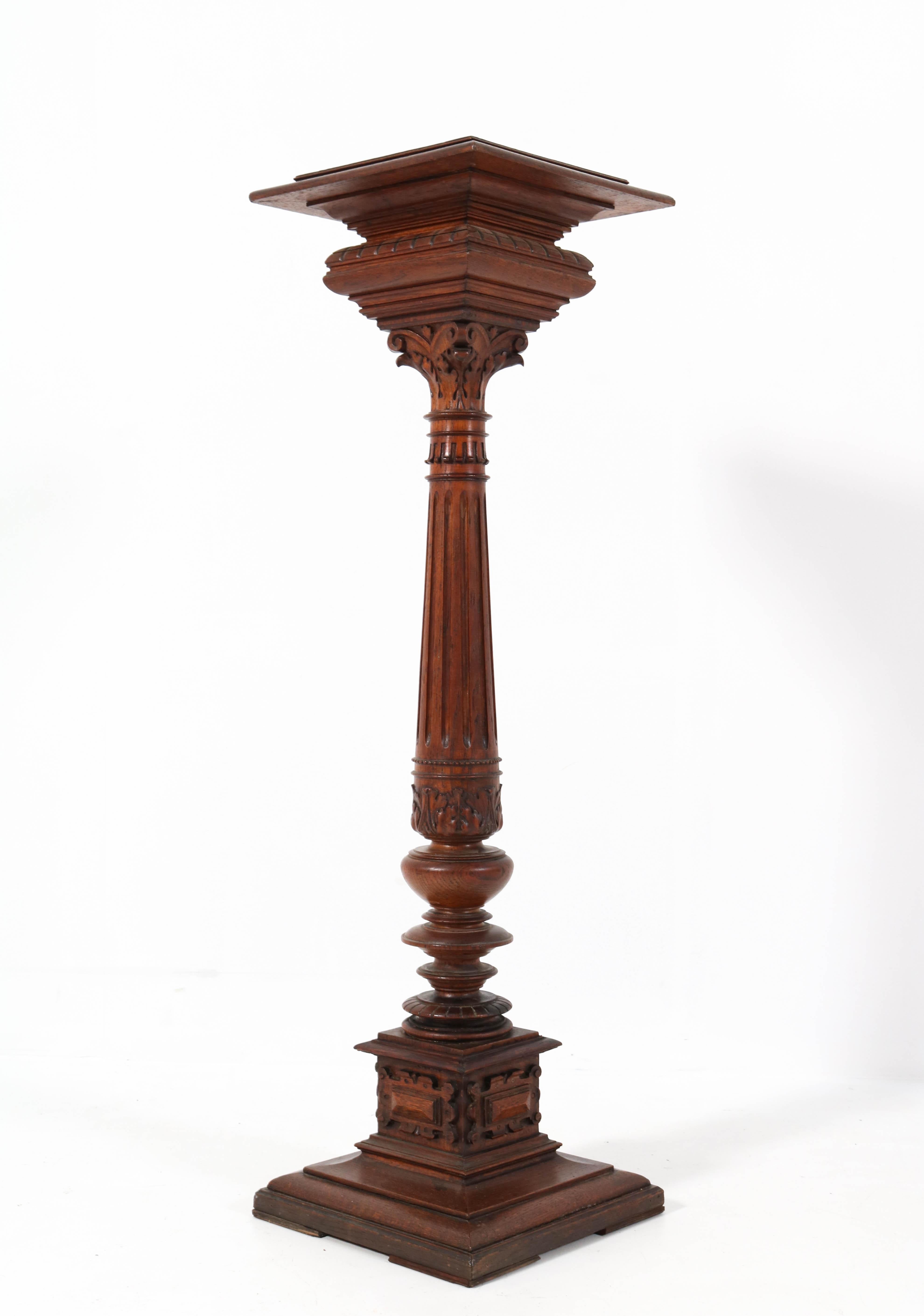 Antique French Henri II Oak Carved Pedestal Table, 1900s In Good Condition For Sale In Amsterdam, NL