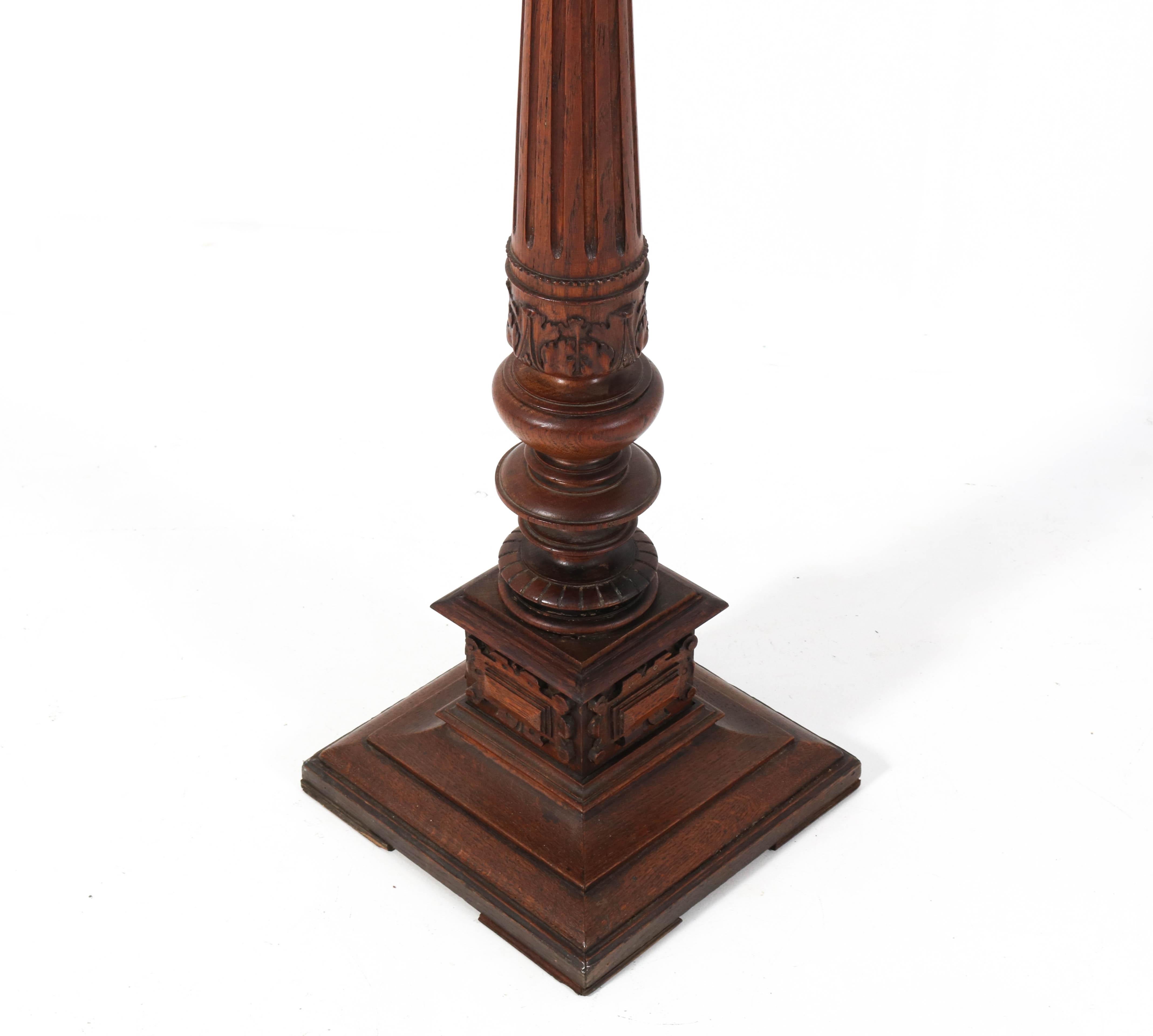 Début du 20ème siècle Ancienne table à piédestal française en chêne sculpté Henri II, années 1900 en vente