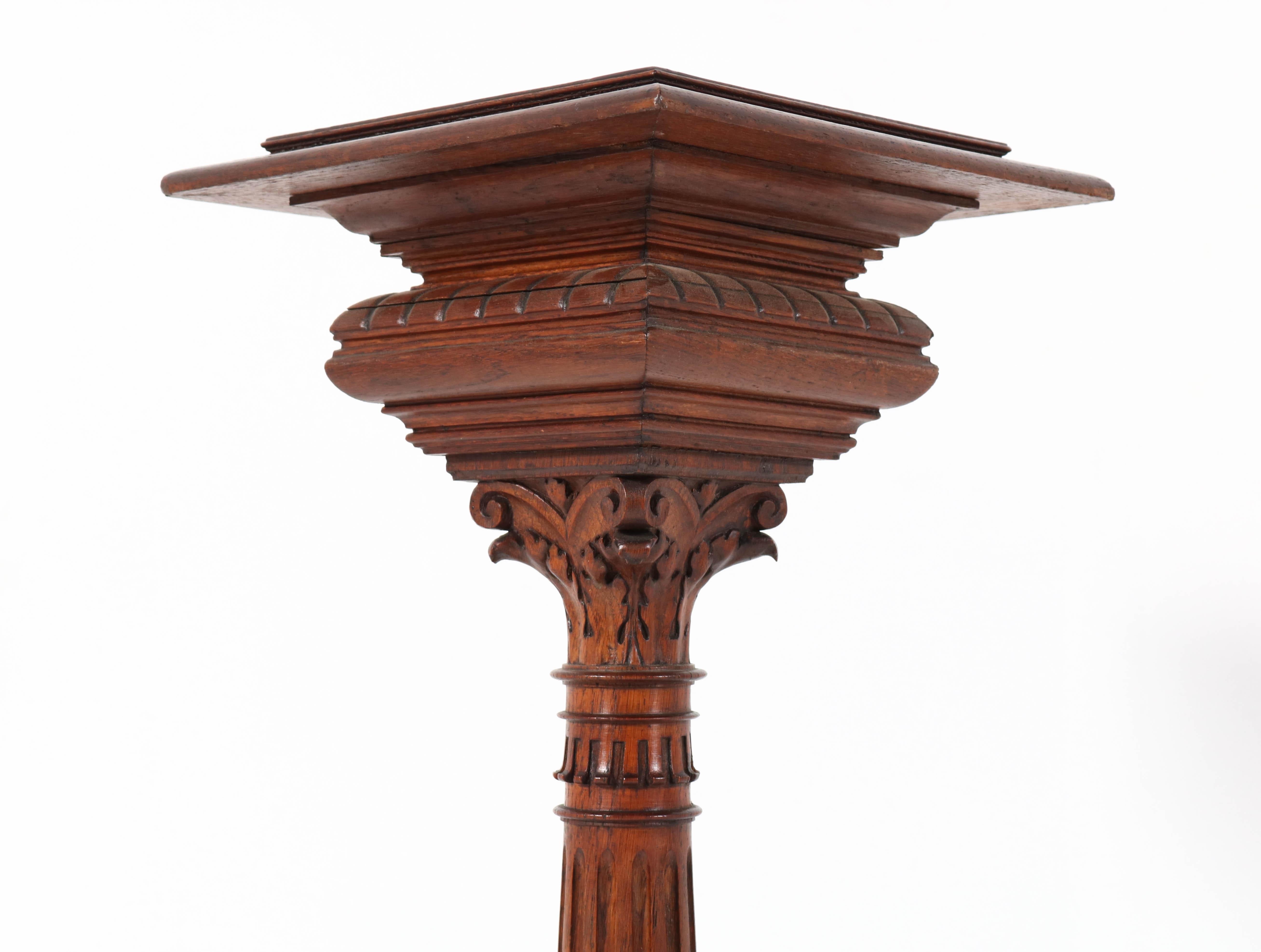 Ancienne table à piédestal française en chêne sculpté Henri II, années 1900 en vente 1