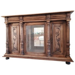 Buffet français ancien de style Henri II