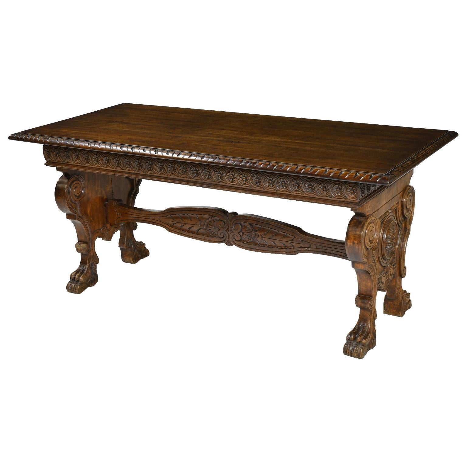 Ancienne table de bibliothèque/bureau française de style Henri II/Renaissance en noyer sculpté Bon état à Miami, FL