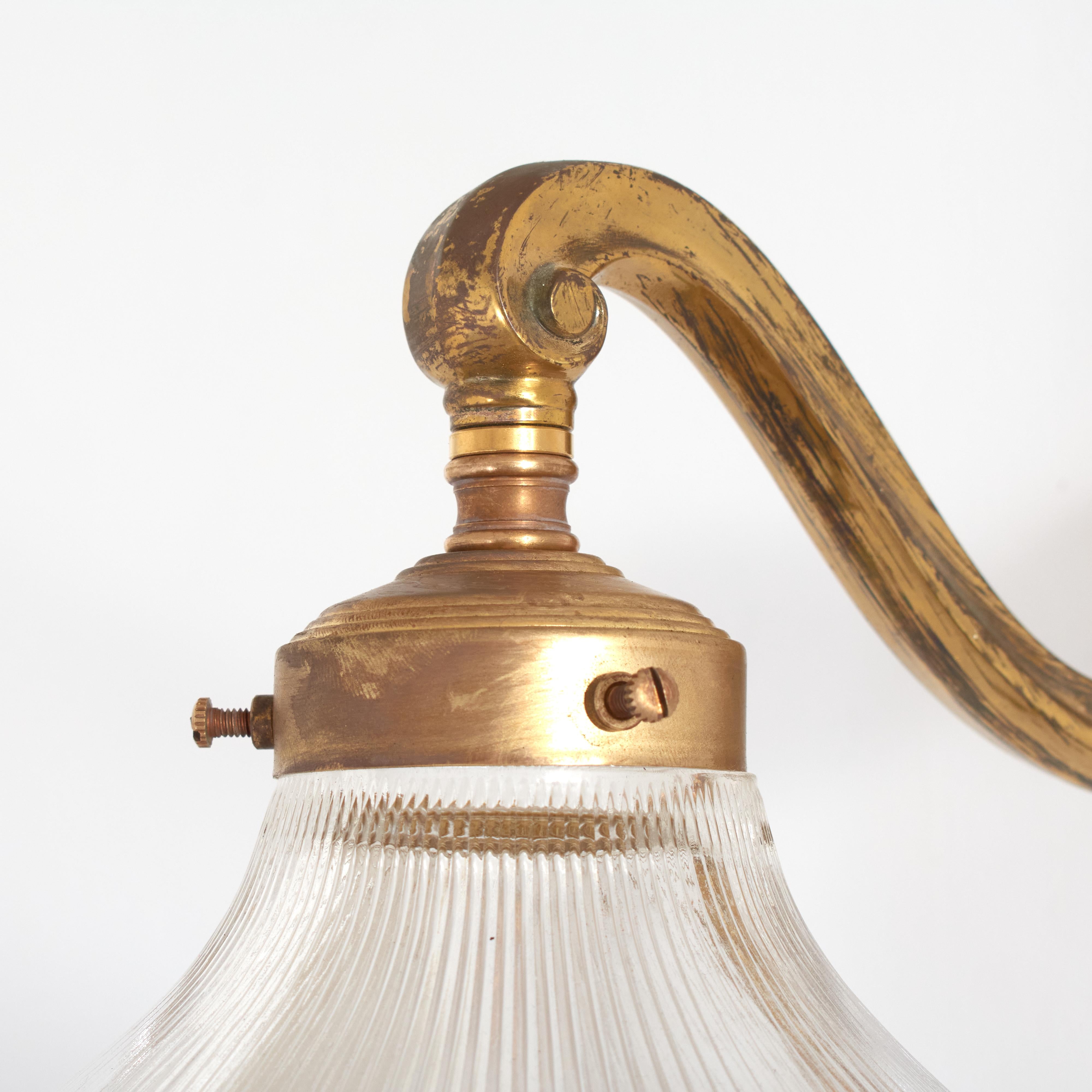Antique French Holophane Frill Glas Messing Wand Aufgabe Küche Licht Lampe (Französische Provence) im Angebot