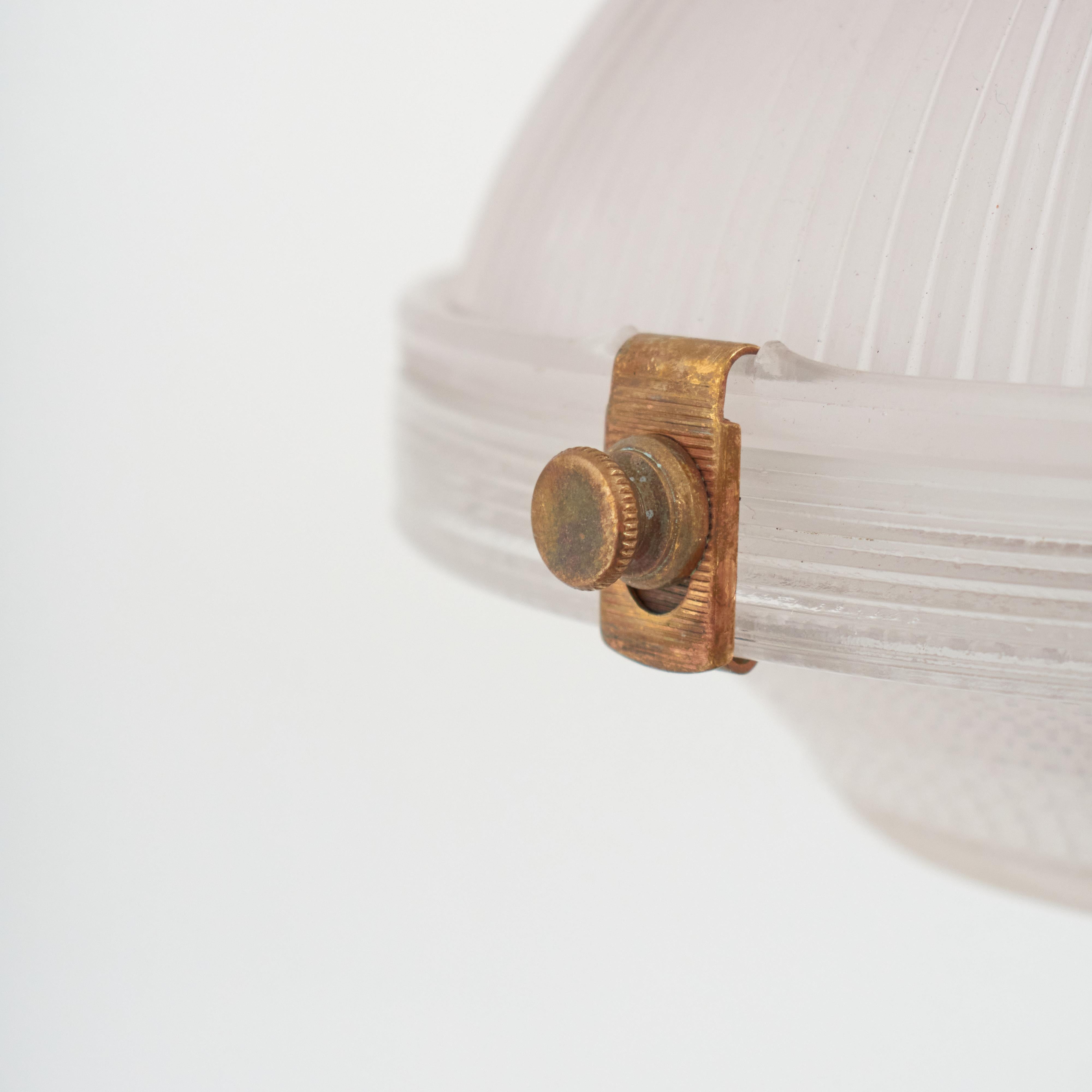 Antique French Holophane Frill Glass Brass Wall Task Kitchen Light Lamp (20. Jahrhundert) im Angebot