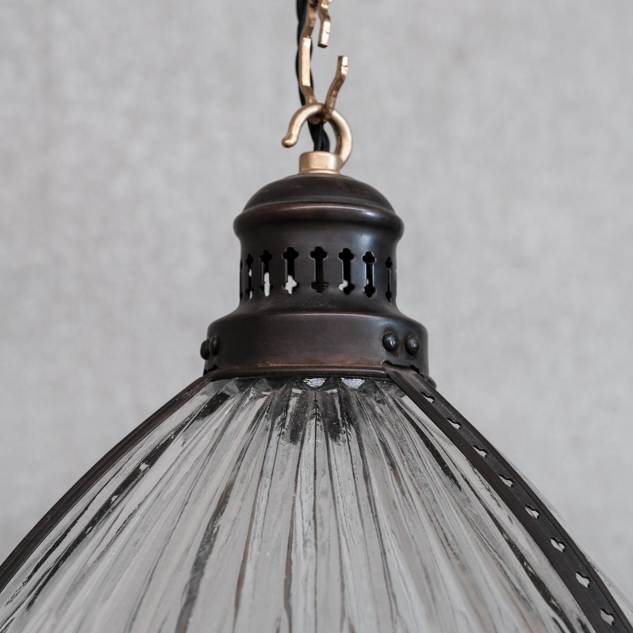20ième siècle Lampe à suspension française d'antiquités en verre prismatique Holophane en vente