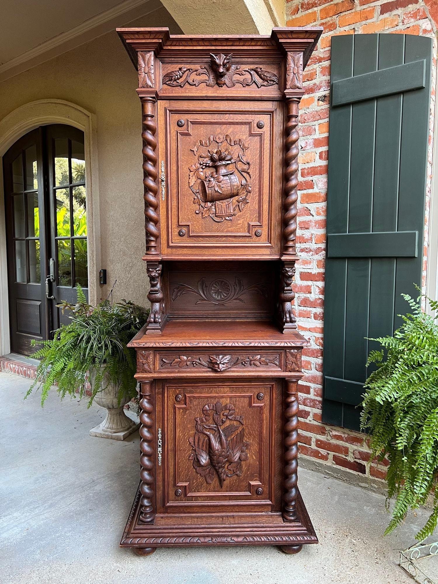 Antique French Hunt Cabinet Bookcase Barley Twist Black Forest Carved Baroque.
Direct from France, a superb, hand carved antique “Hunt Cabinet”/bookcase, very tall and majestic (over 7 ft. height), with lavish and highly sought after Black