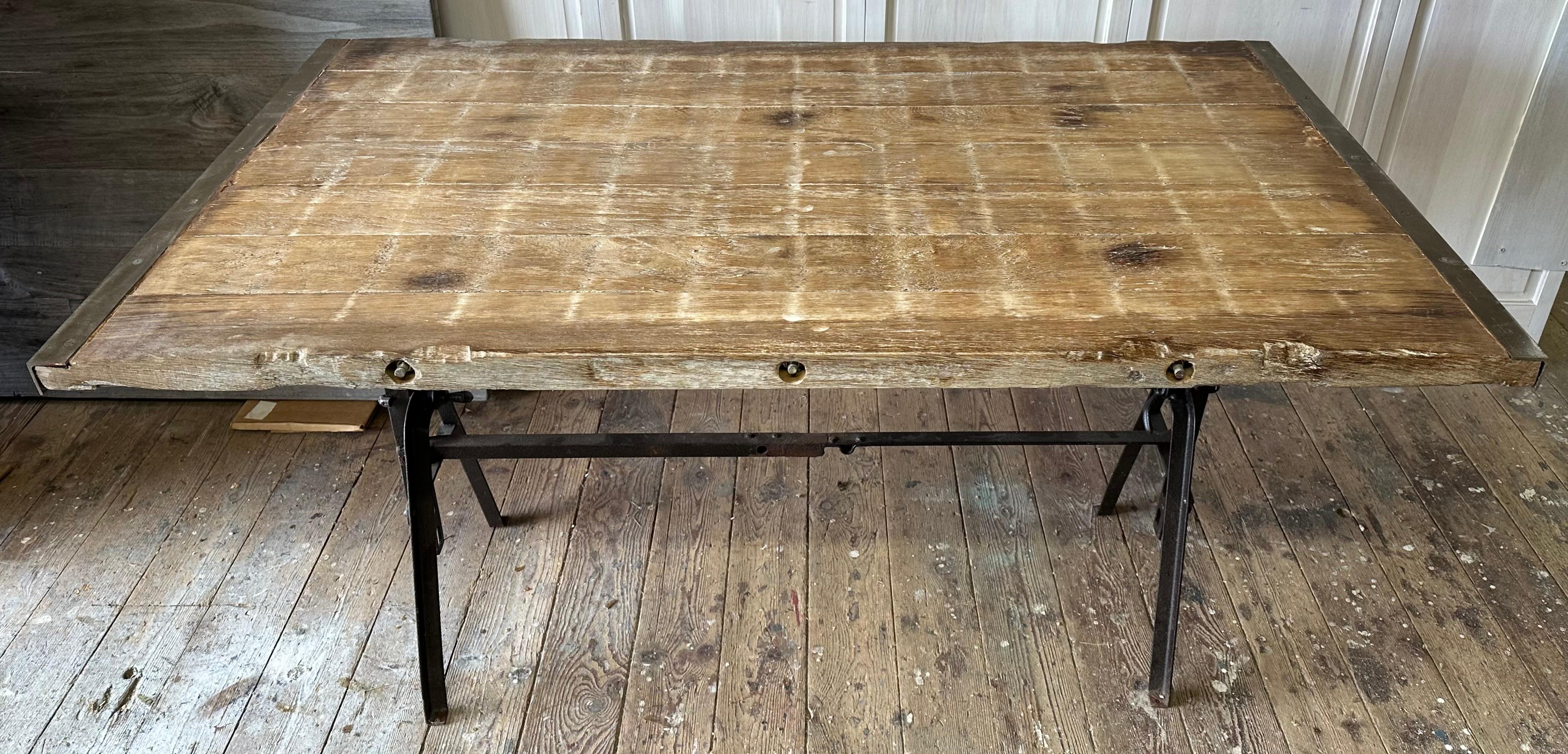 Français Table ou bureau de salle à manger industrielle française ancienne en vente
